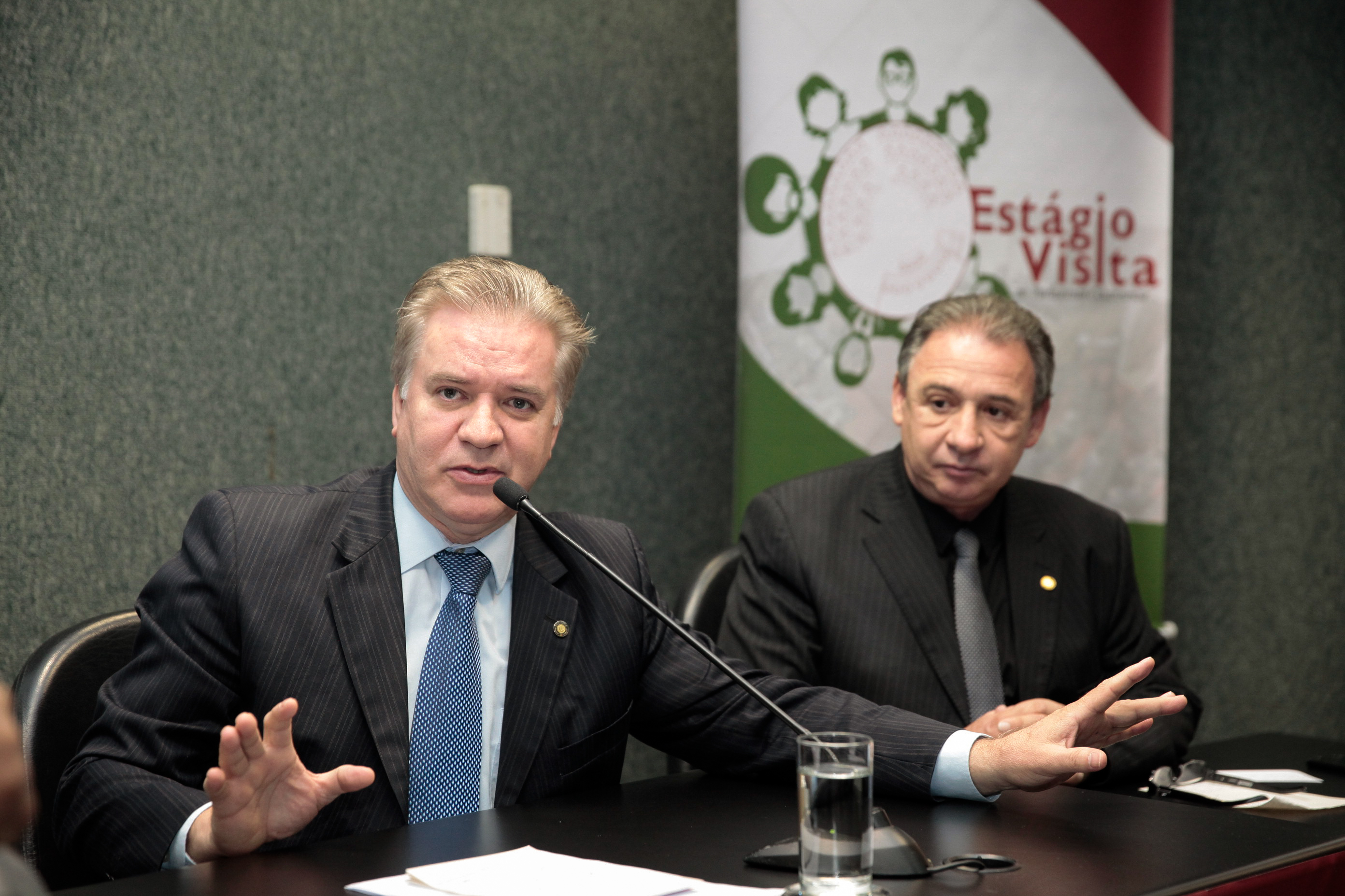 Deputado Cesar Valduga (PCdoB) Mesa Redonda com Deputados Estaduais - Estágio Visita.
