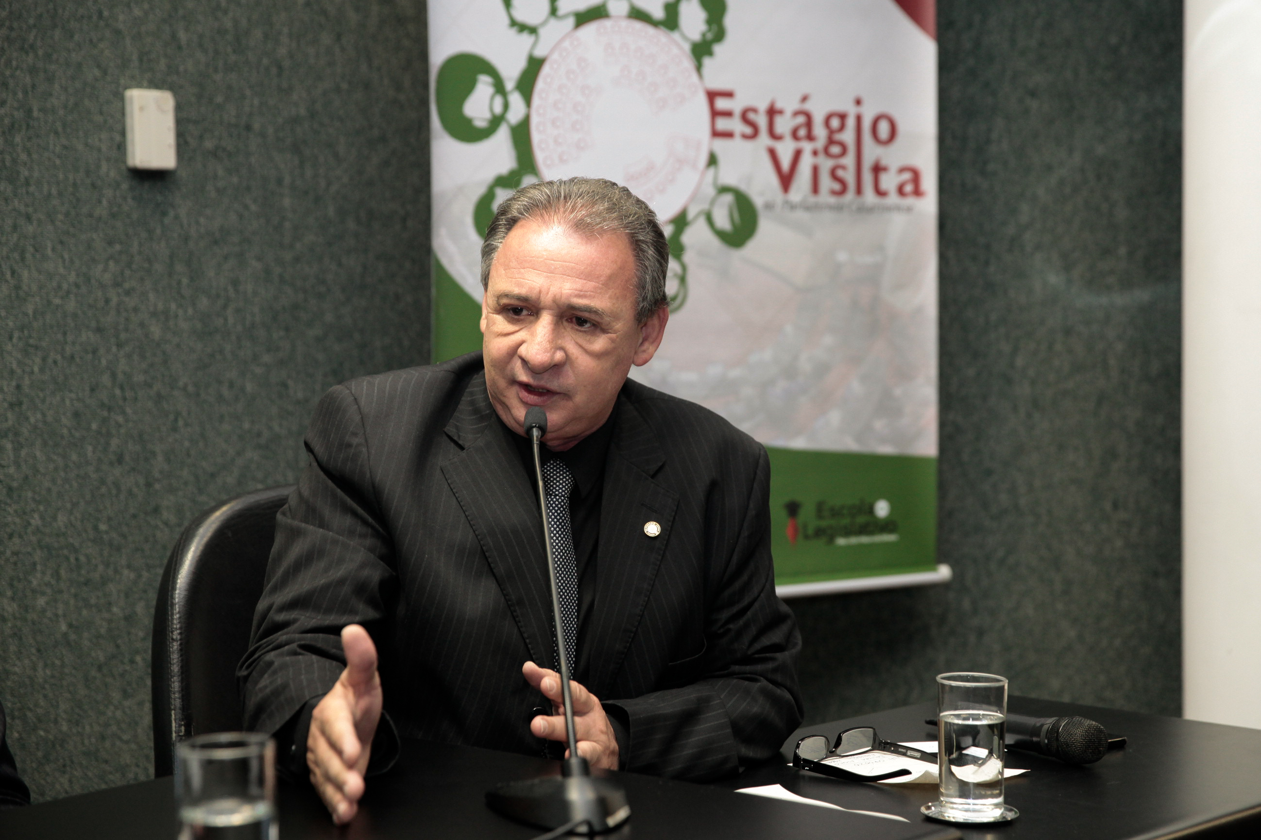 Deputado Dóia Guglielmi (PSDB). Mesa Redonda com Deputados Estaduais - Estágio Visita.