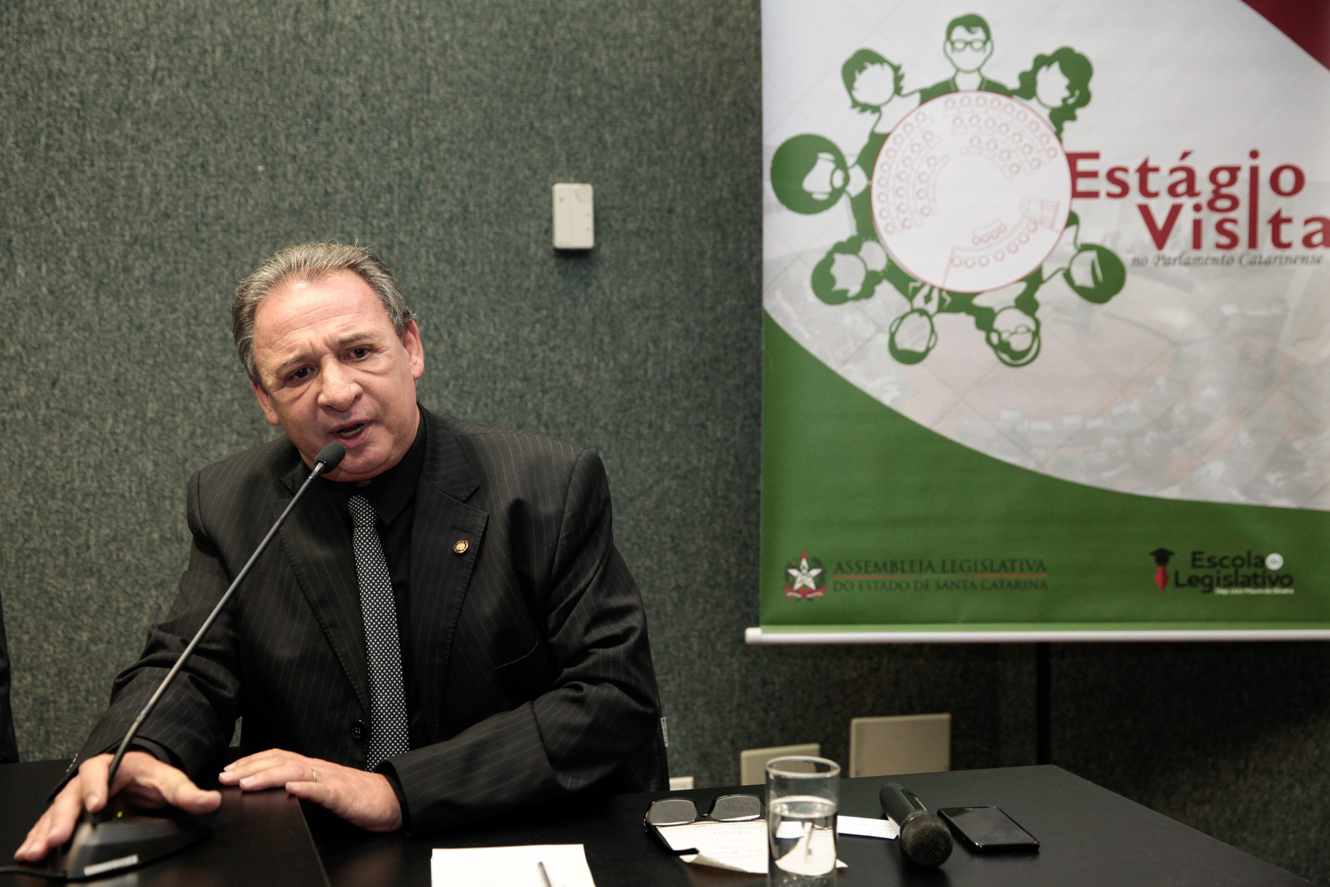 Deputado Dóia Guglielmi (PSDB). Mesa Redonda com Deputados Estaduais - Estágio Visita.