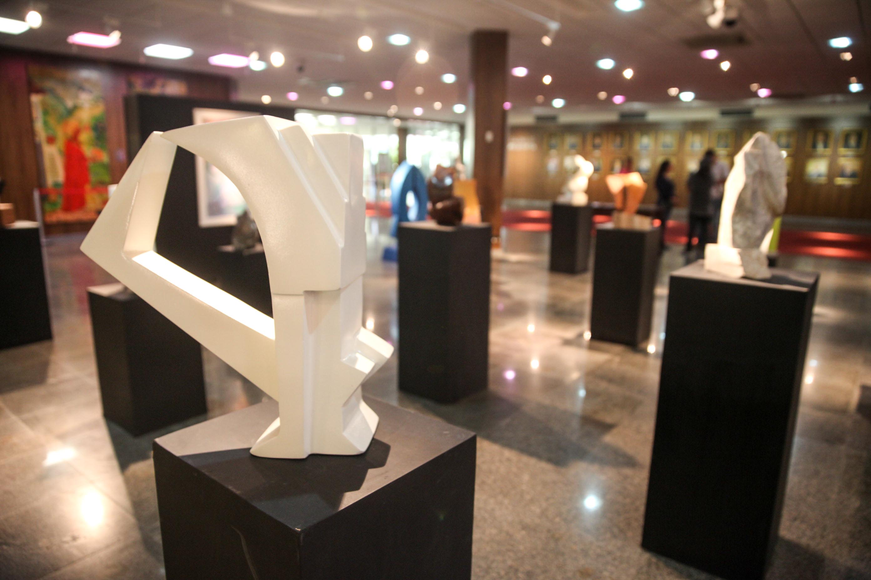 Exposição Fragmentos Infinitos.