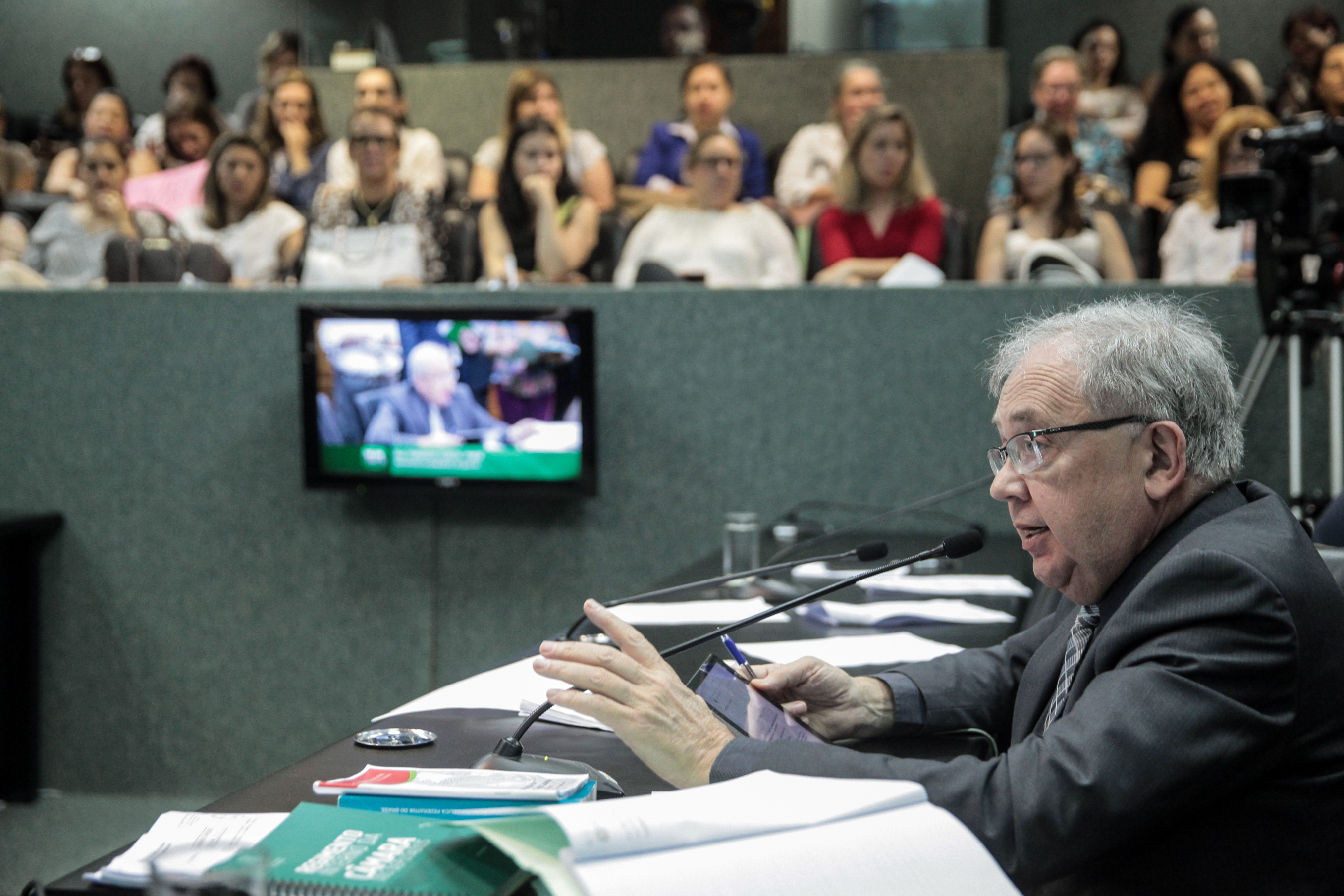 Deputado Fernando Coruja (PMDB). Comissão de Trabalho, Administração e Serviço Público.