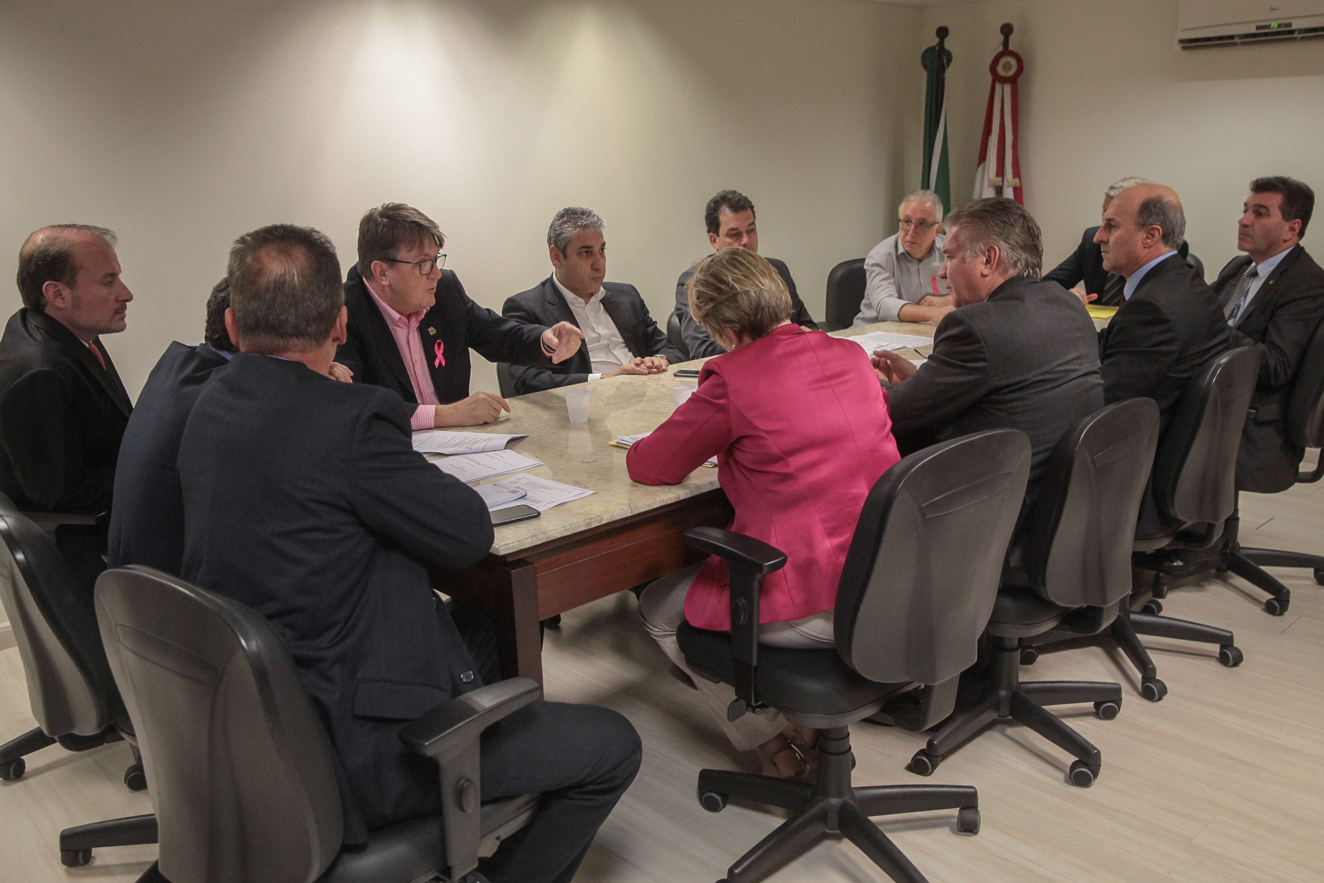 Reunião com o secretário de Estado da Educação Eduardo Deschamps.