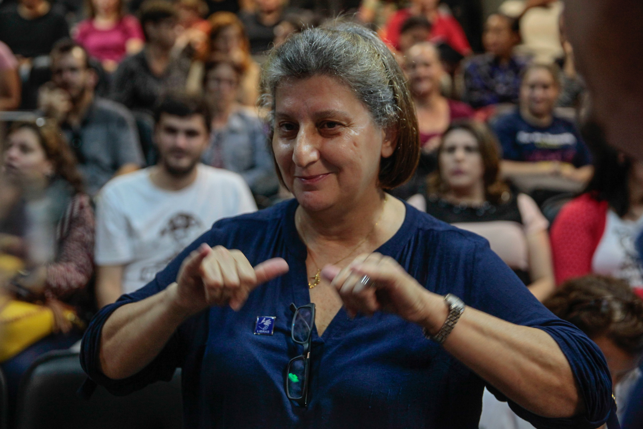 Audiência Pública sobre Acessibilidade no Atendimento ao Cidadão Surdo pela Língua Brasileira de Sinais. Sandra Lúcia Amorim.
