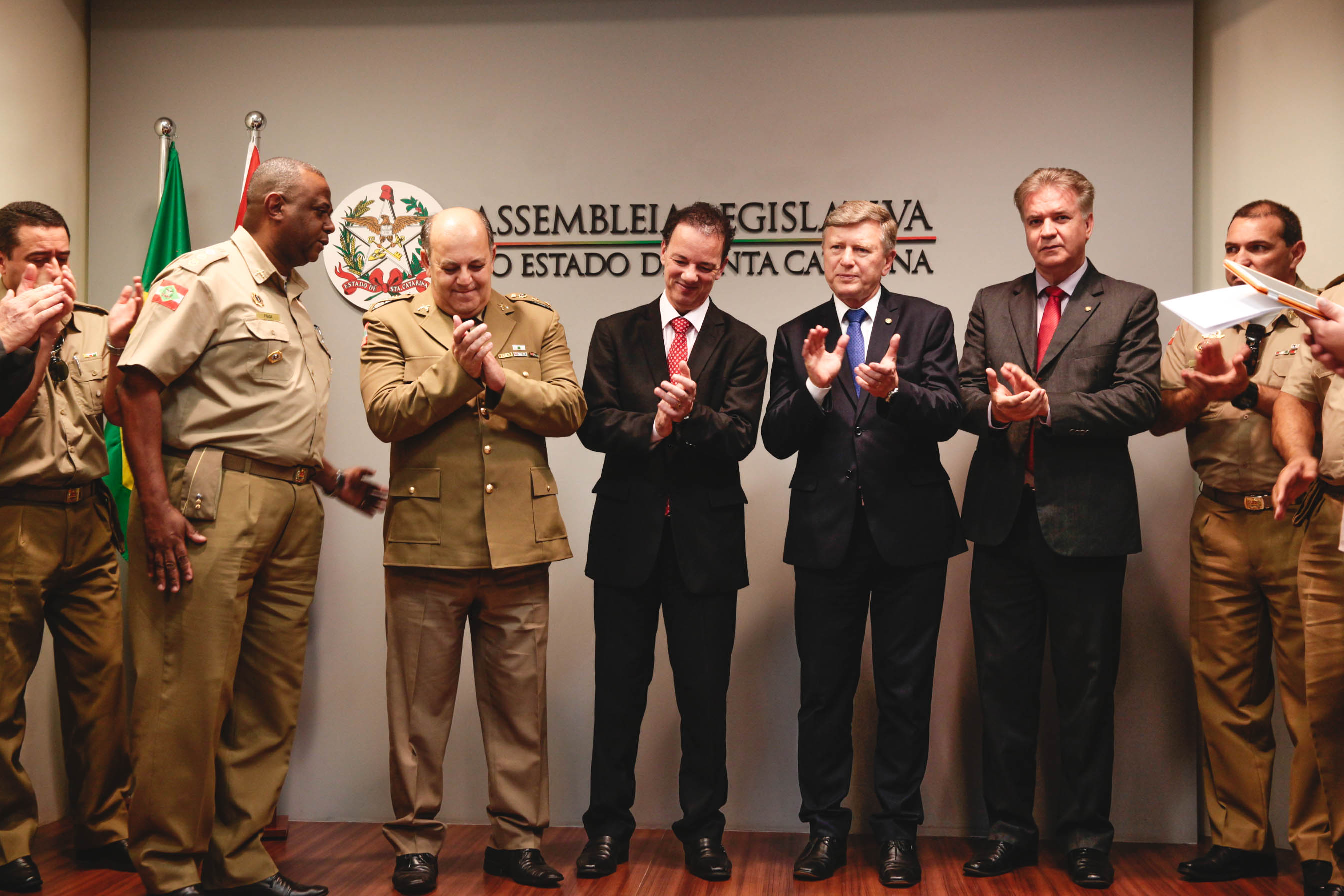 Coronel da Polícia Militar Cosme Manique Barreto recebe Moção de Aplausos.