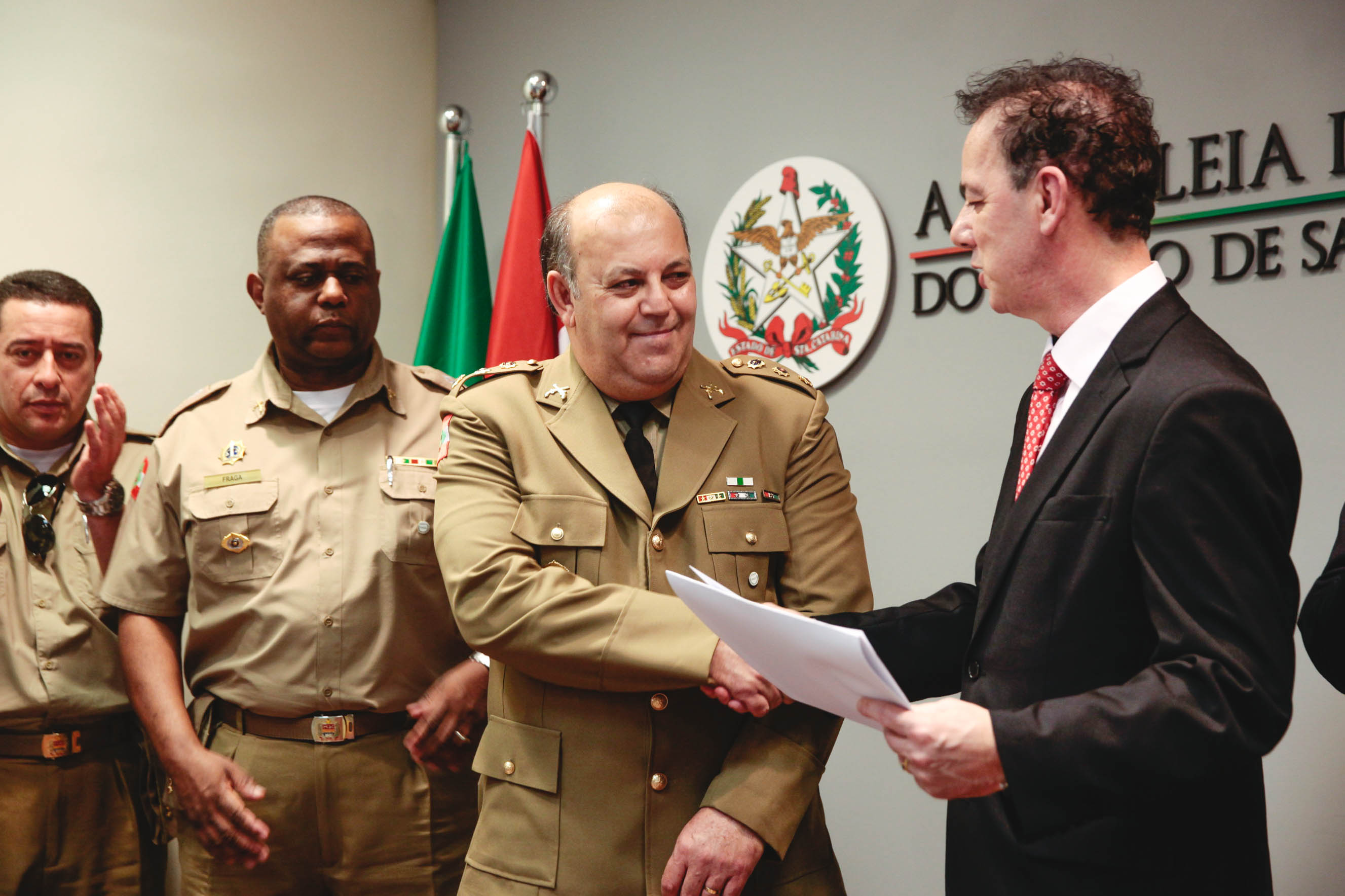 Coronel da Polícia Militar Cosme Manique Barreto recebe Moção de Aplausos.