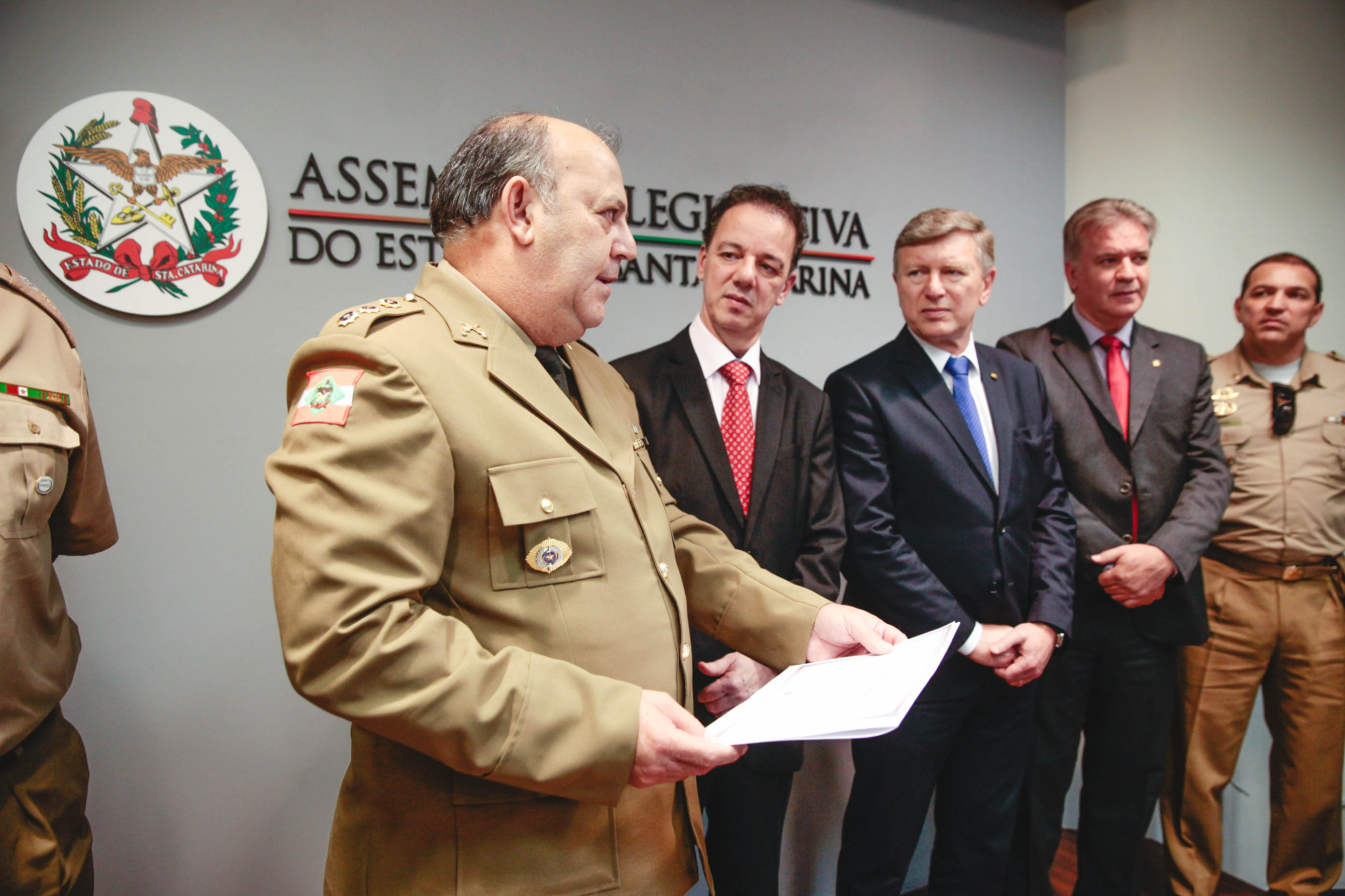 Coronel da Polícia Militar Cosme Manique Barreto recebe Moção de Aplausos.