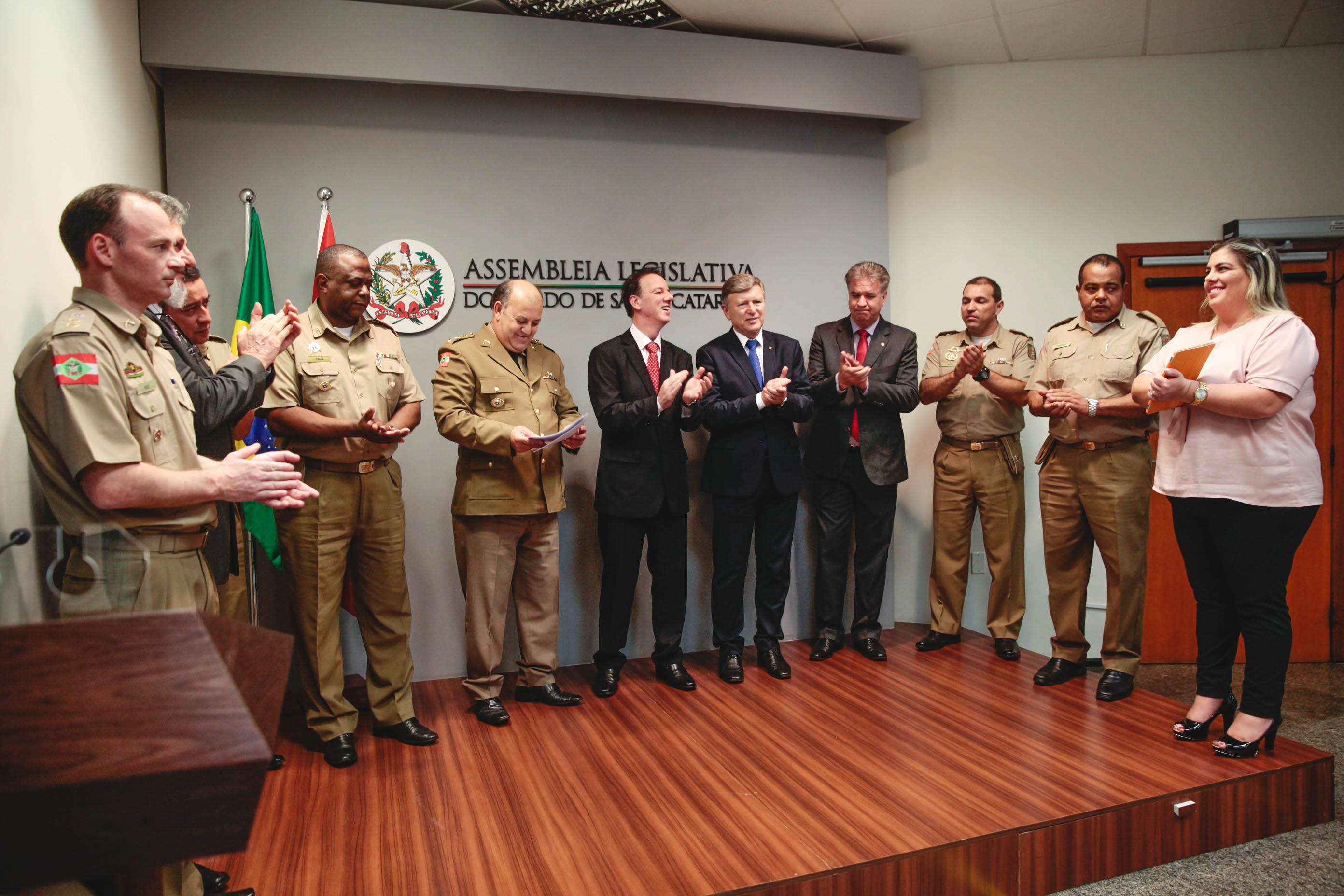 Coronel da Polícia Militar Cosme Manique Barreto recebe Moção de Aplausos.
