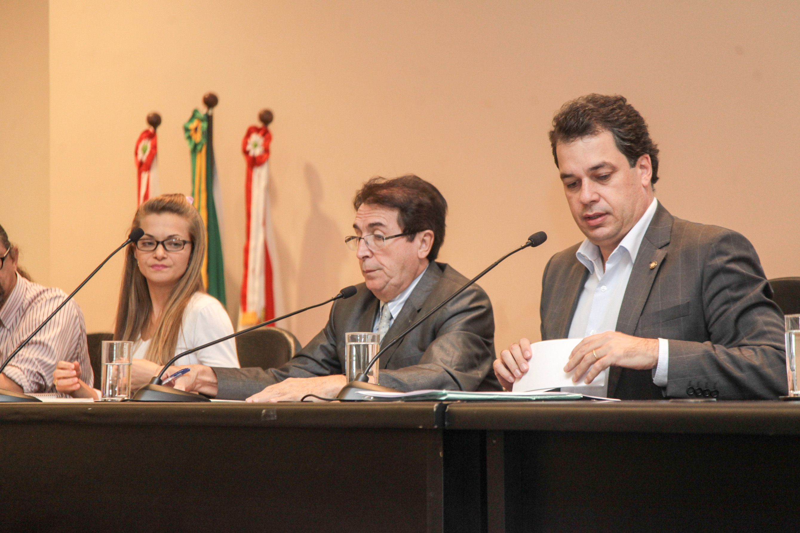 Audiência Pública sobre “Proibição do Uso do Telefone Celular nas Escolas”