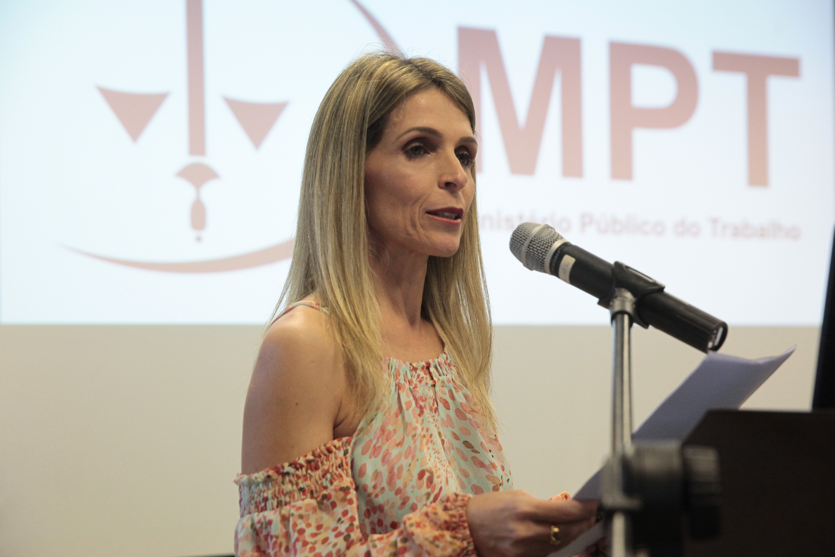 Cerimônia festiva da nova procuradora-chefe do MPT-SC, Quézia de Araújo Duarte Nieves Gonzalez.