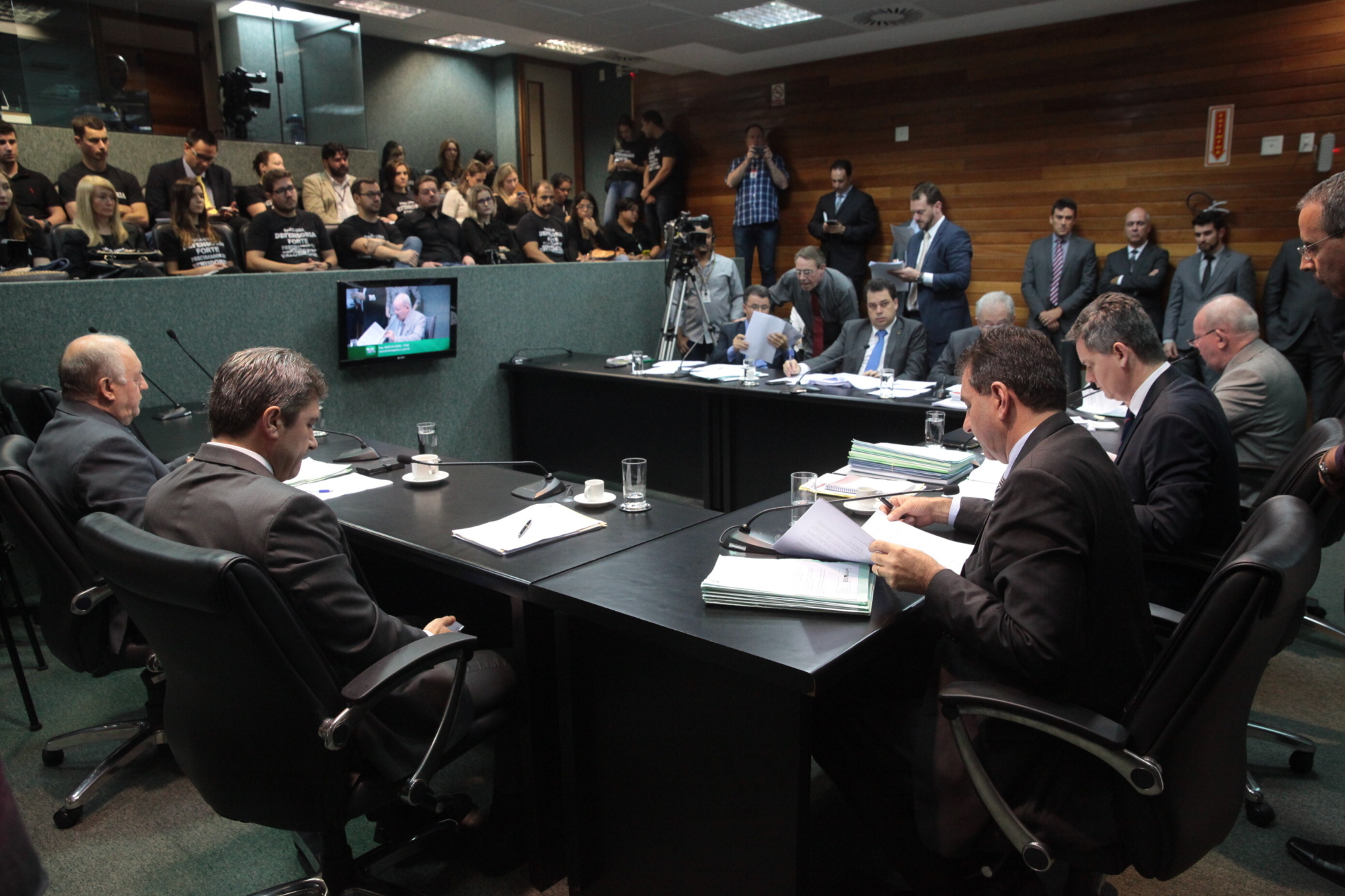 Projeto deve corrigir leis que autorizam Celesc a contrair financiamentos