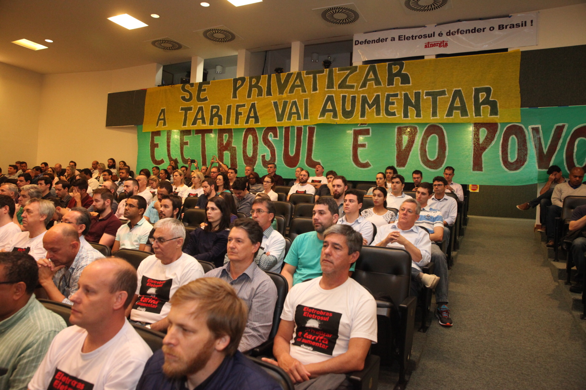 Privatização da Eletrobras é criticada em audiência pública