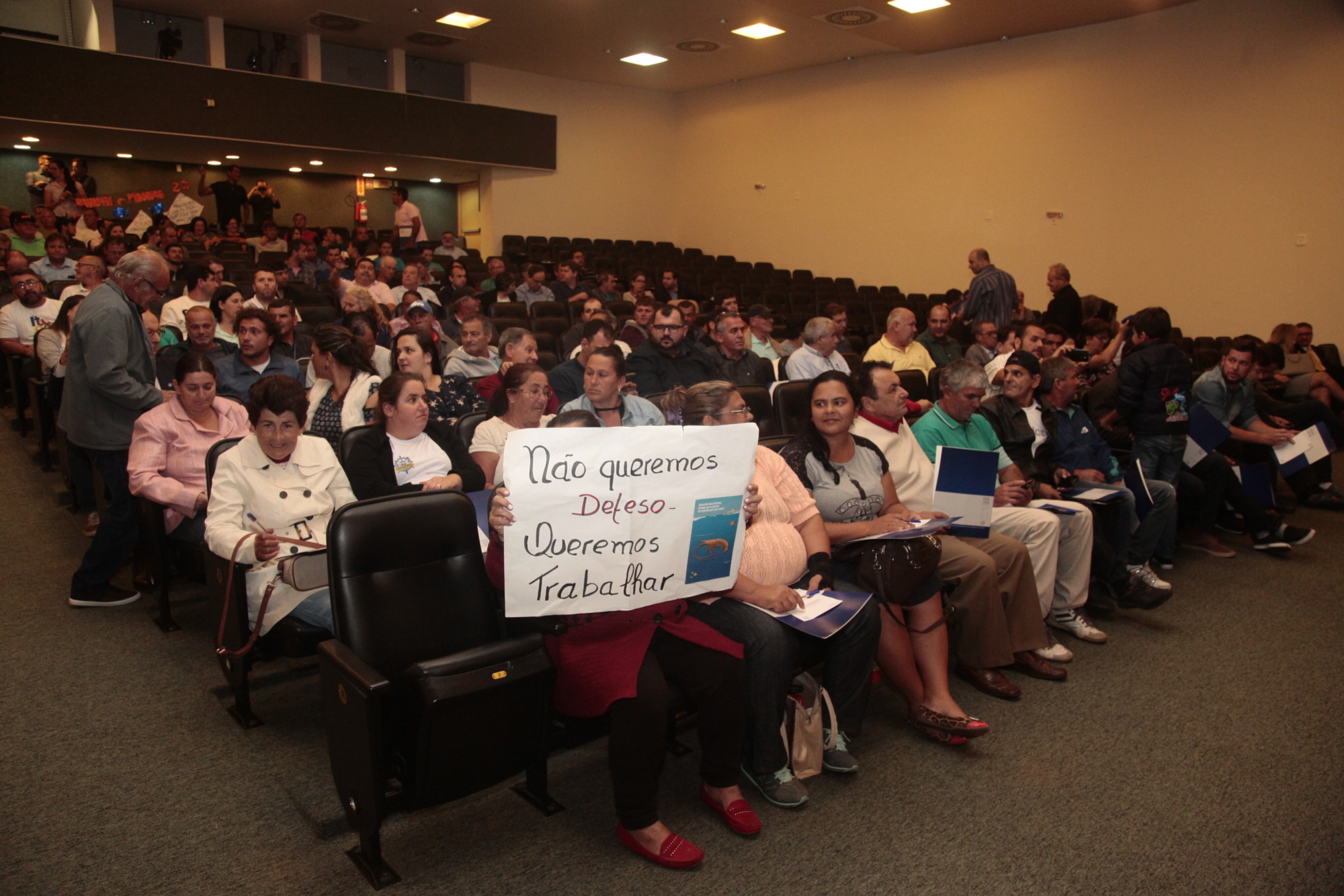 Lideranças do setor pesqueiro apresentam reivindicações a secretário
