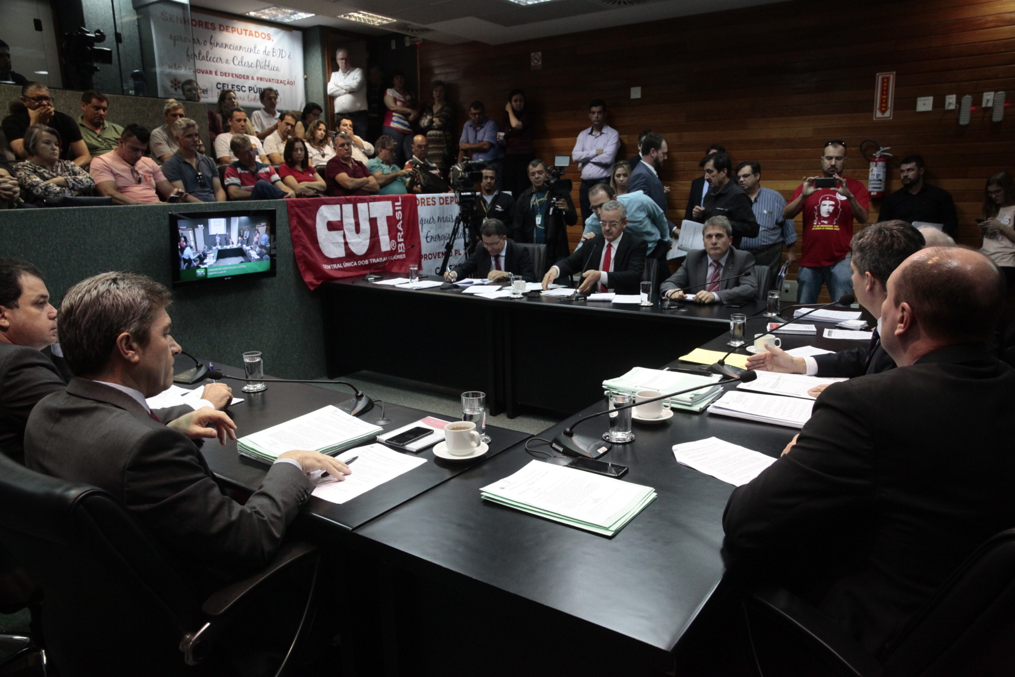 CCJ aprova dois projetos que visam à renegociação das dívidas do Estado
