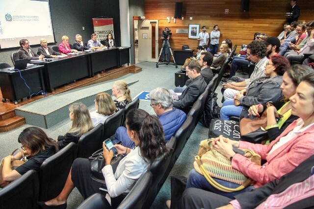 Comissão debate financiamento da arte e da Cultura em SC