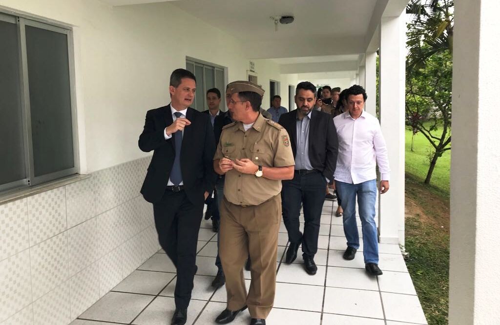 Comitiva de Blumenau visita Colégio Militar de Florianópolis