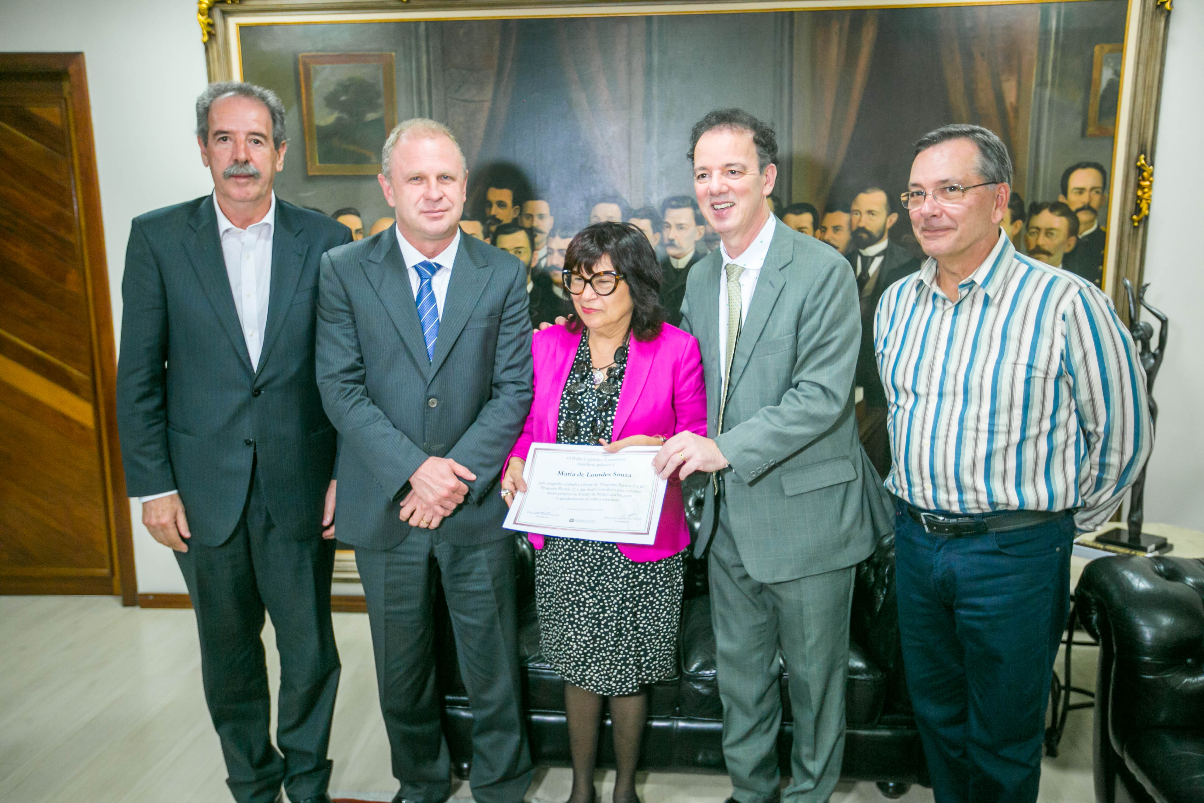 Entrega de Moção de Aplauso para Maria de Lurdes Souza do Programa Reviver