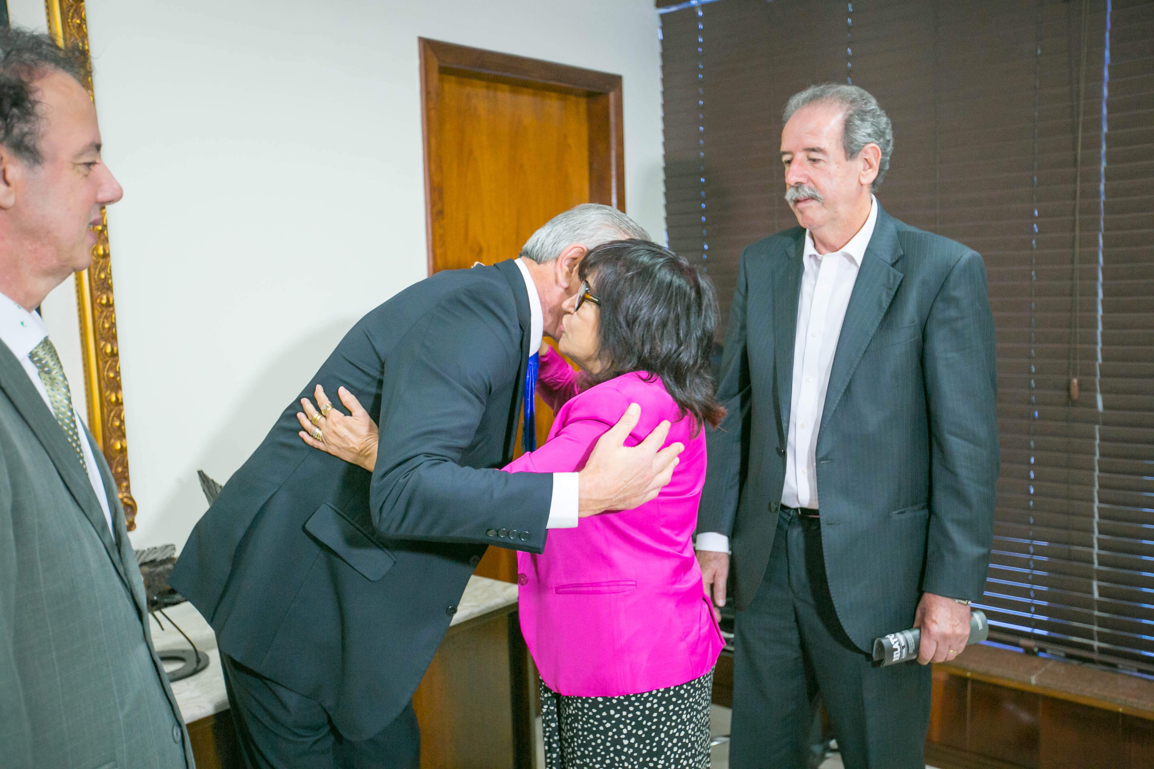 Entrega de Moção de Aplauso para Maria de Lurdes Souza do Programa Reviver