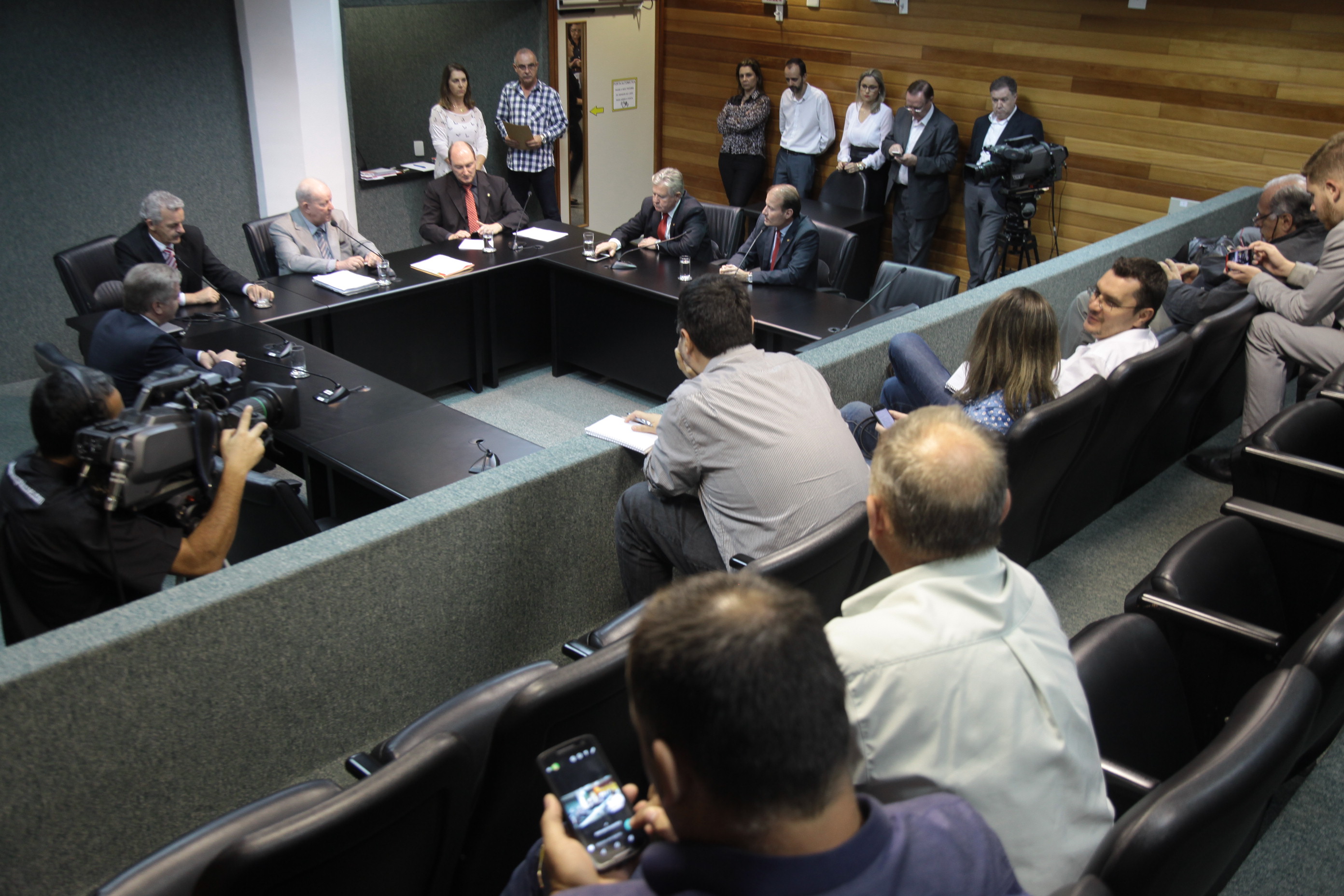 Comissão Especial discute alterações no Regimento Interno da Alesc.
