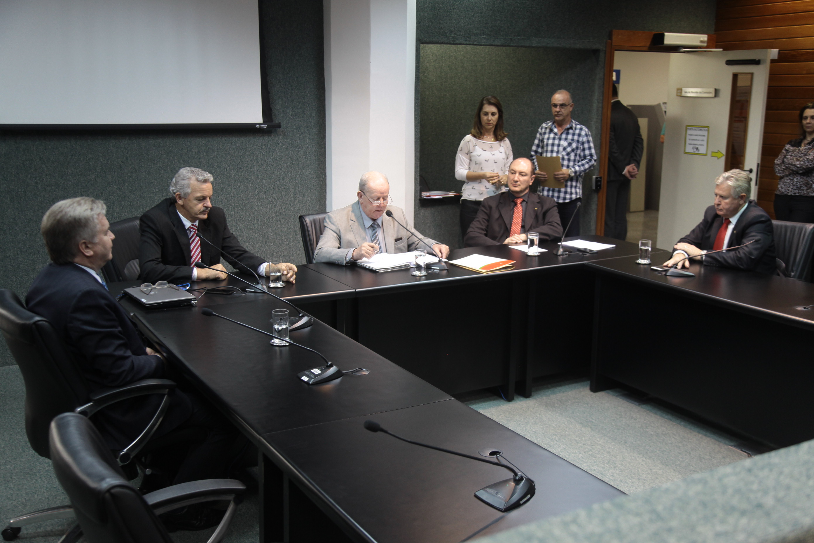 Comissão Especial discute alterações no Regimento Interno da Alesc.
