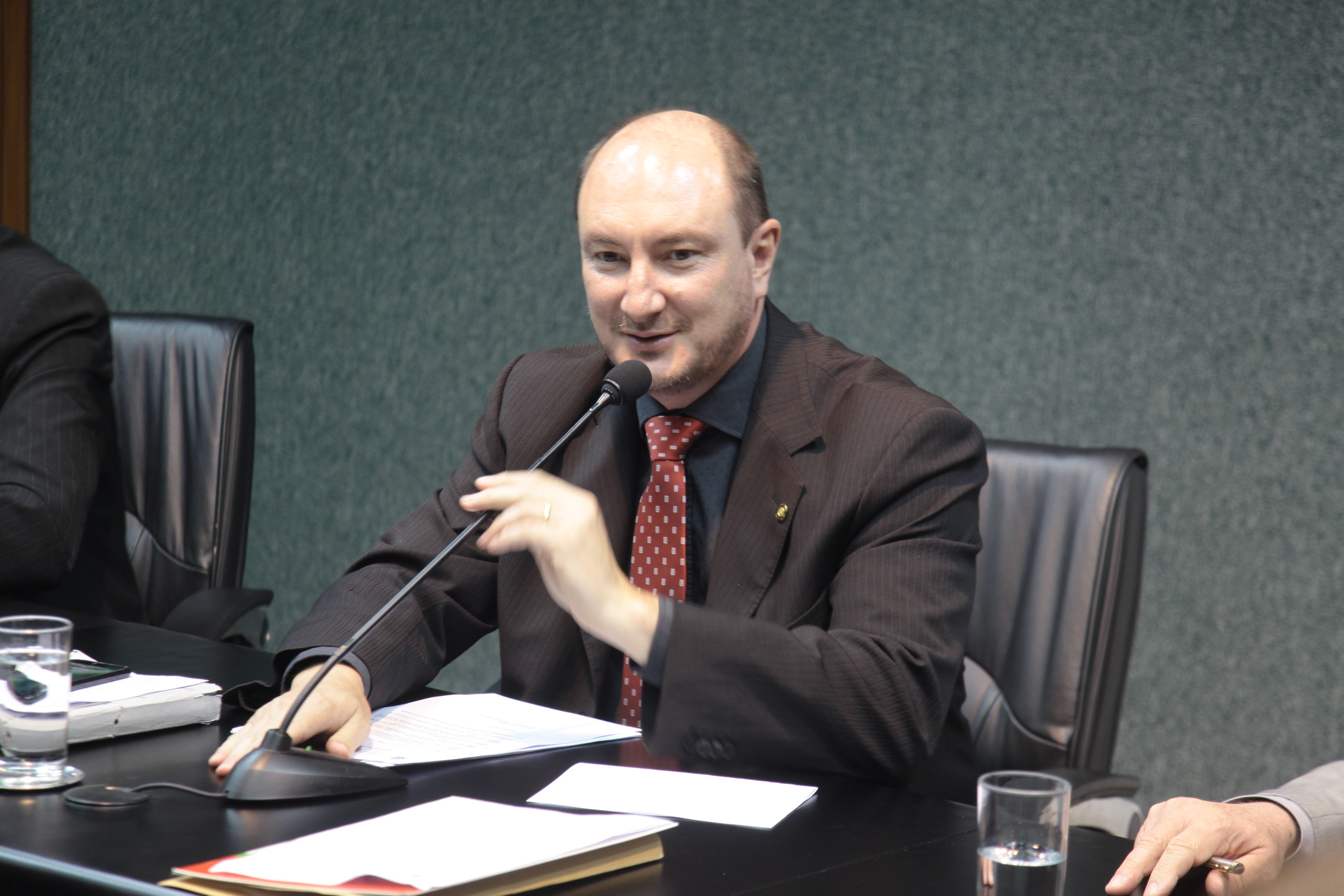 Comissão Especial discute alterações no Regimento Interno da Alesc.