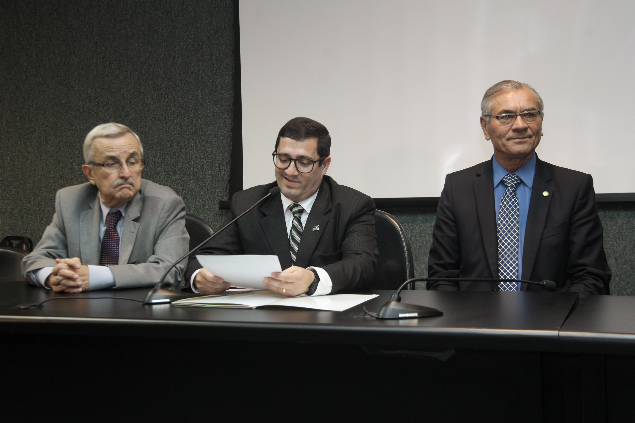 Assinatura para obtenção das licenças ambientais das antenas de emissoras de Rádio e TV de SC.