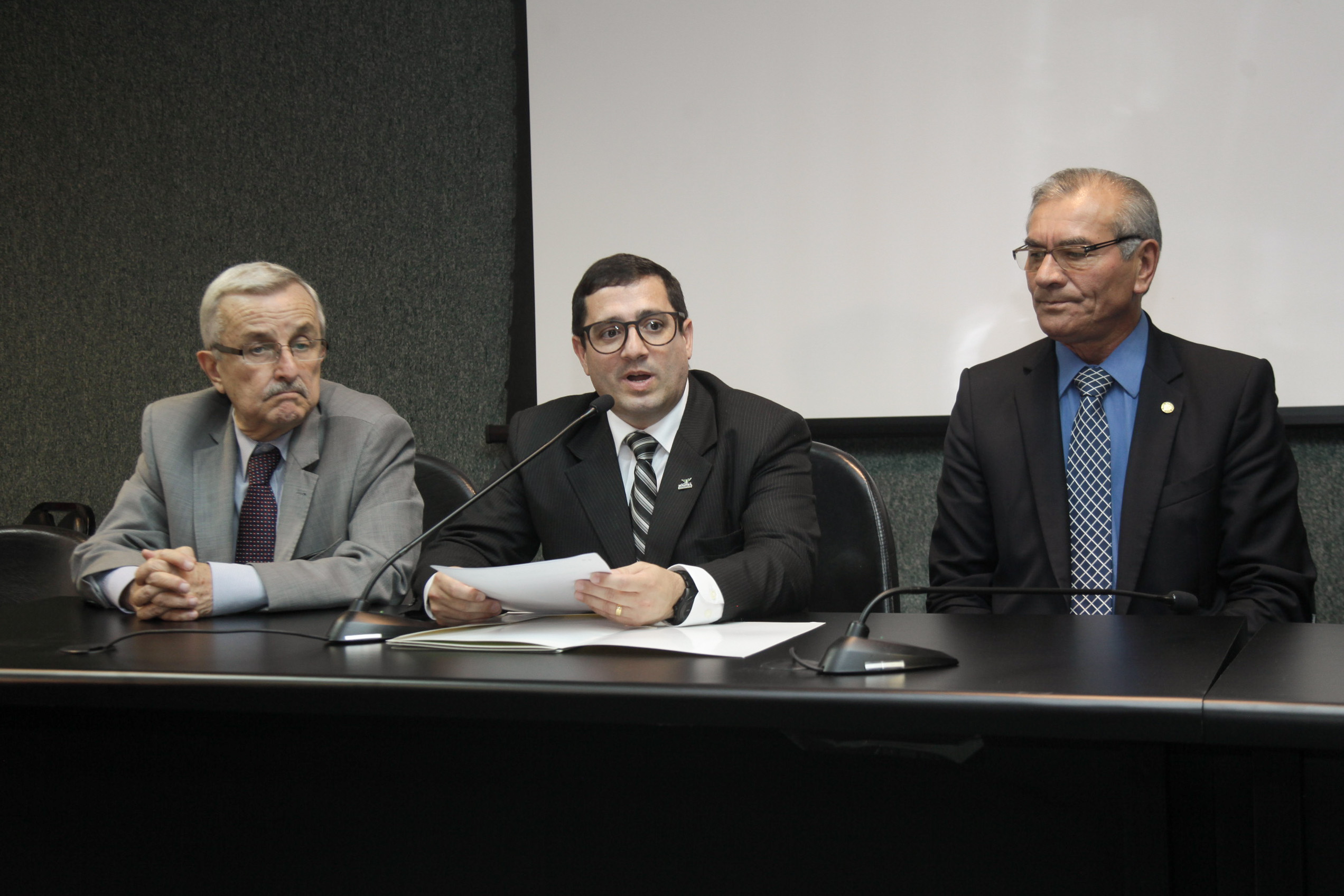 Assinatura para obtenção das licenças ambientais das antenas de emissoras de Rádio e TV de SC.