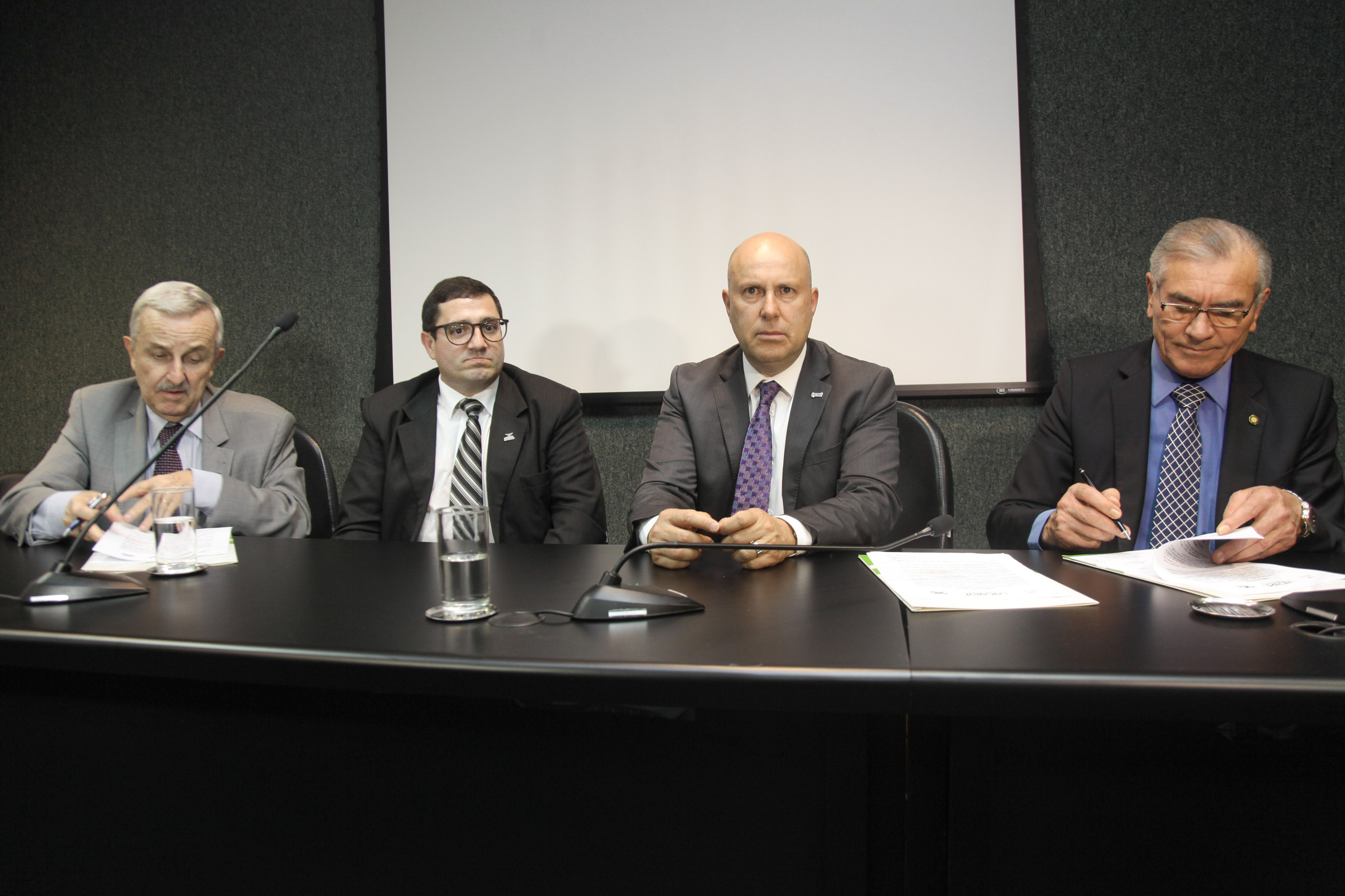 Assinatura para obtenção das licenças ambientais das antenas de emissoras de Rádio e TV de SC.