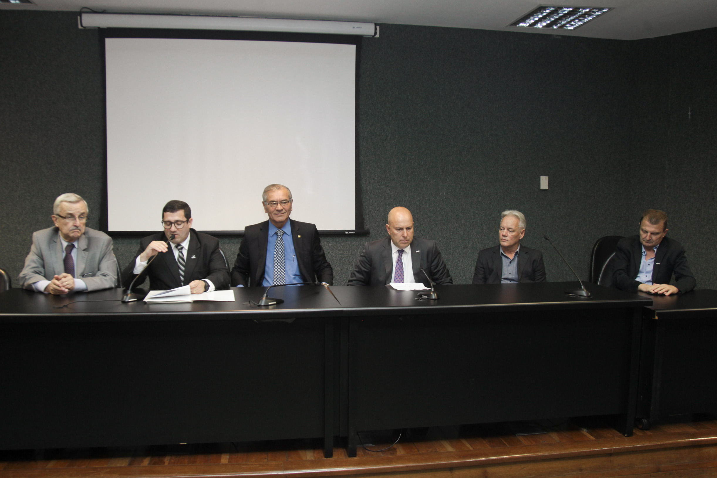 Assinatura para obtenção das licenças ambientais das antenas de emissoras de Rádio e TV de SC.