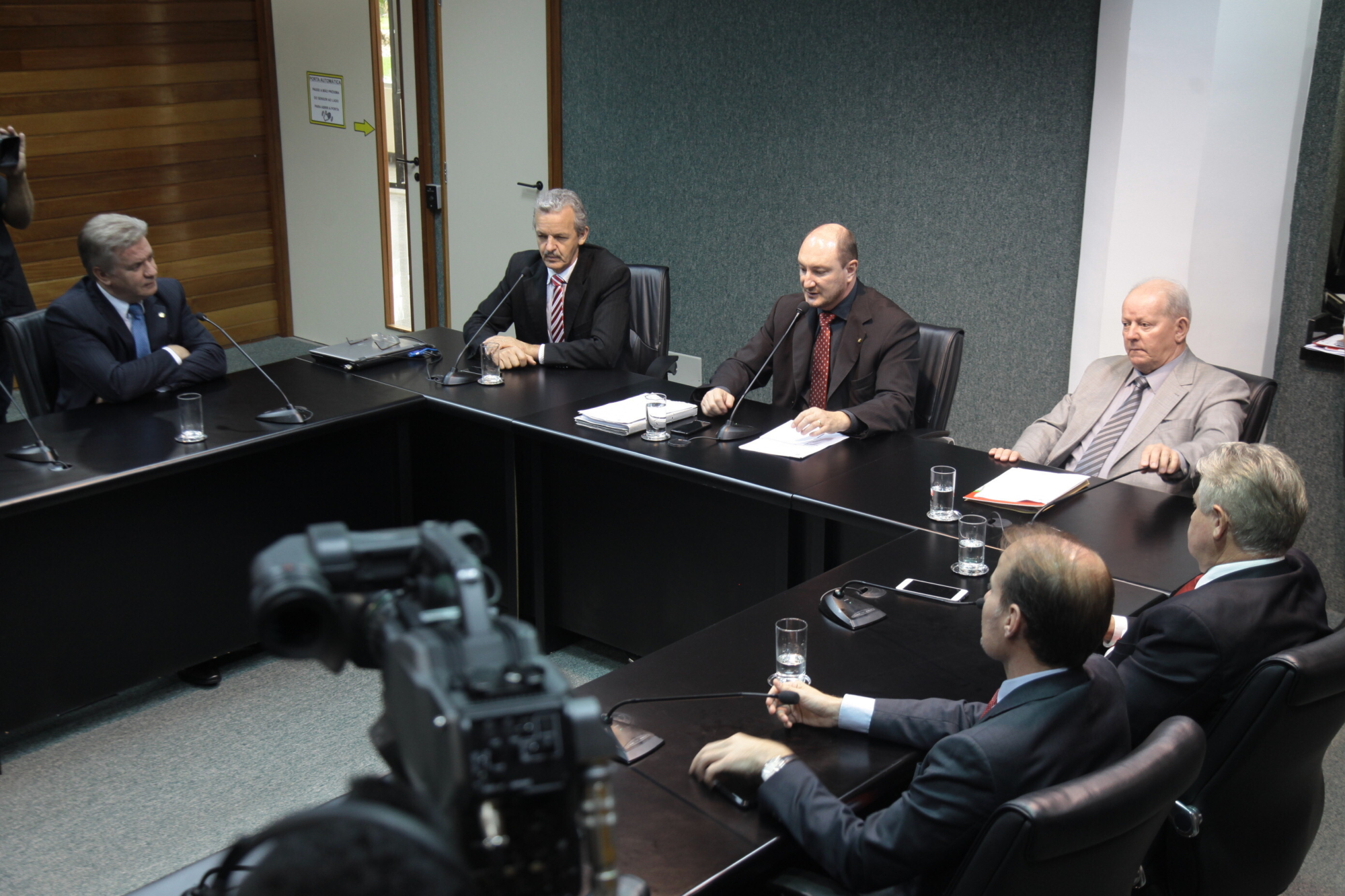 Comissão especial deve concluir revisão do Regimento Interno do Legislativo