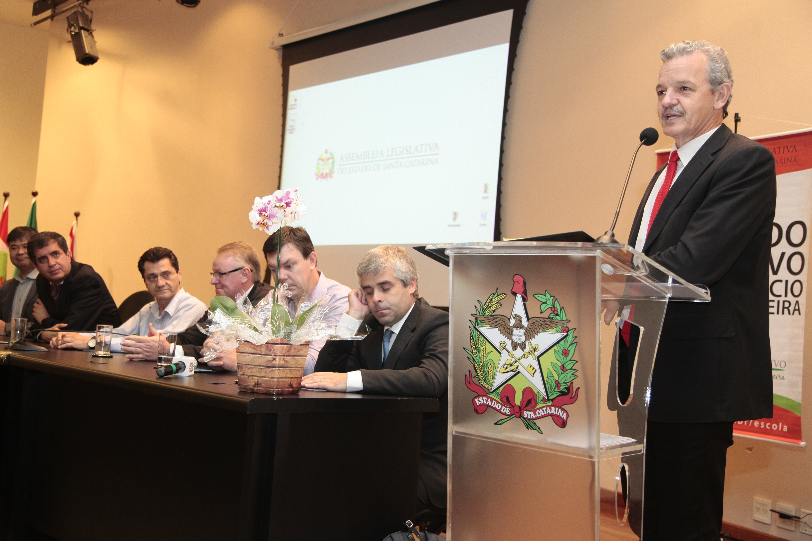 SUSTENTAR 2017 - VI Fórum de Energias Renováveis, Consumo Responsável e Cidades do Futuro.