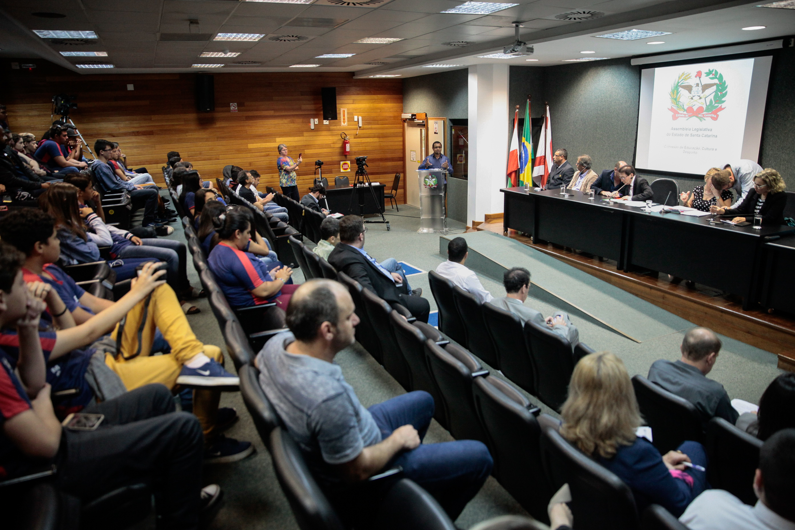Comissão de Educação, Cultura e Desporto.
