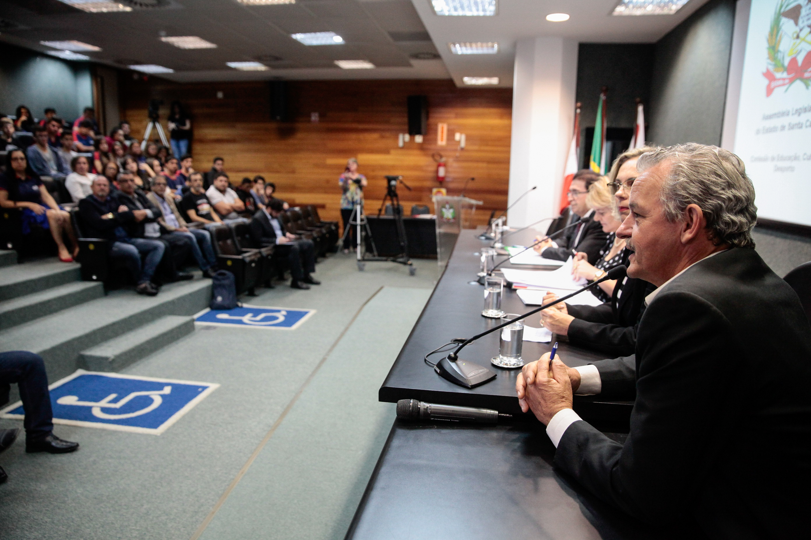 Deputado Dirceu Dresch (PT). Comissão de Educação, Cultura e Desporto.