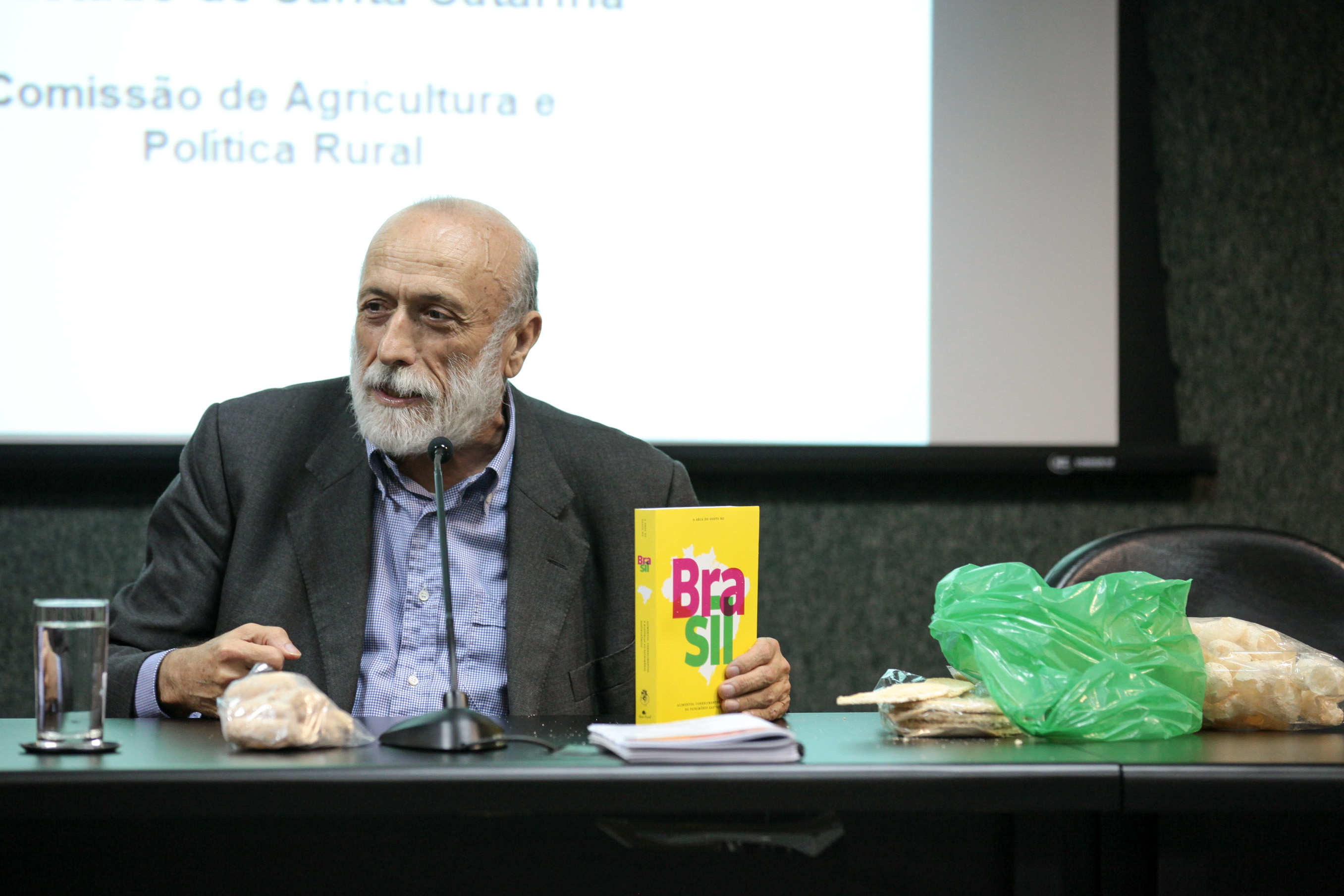 Carlo Petrini, fundador do Slow Food. Seminário sobre Alimentação. Agricultura e Mudanças Climáticas.