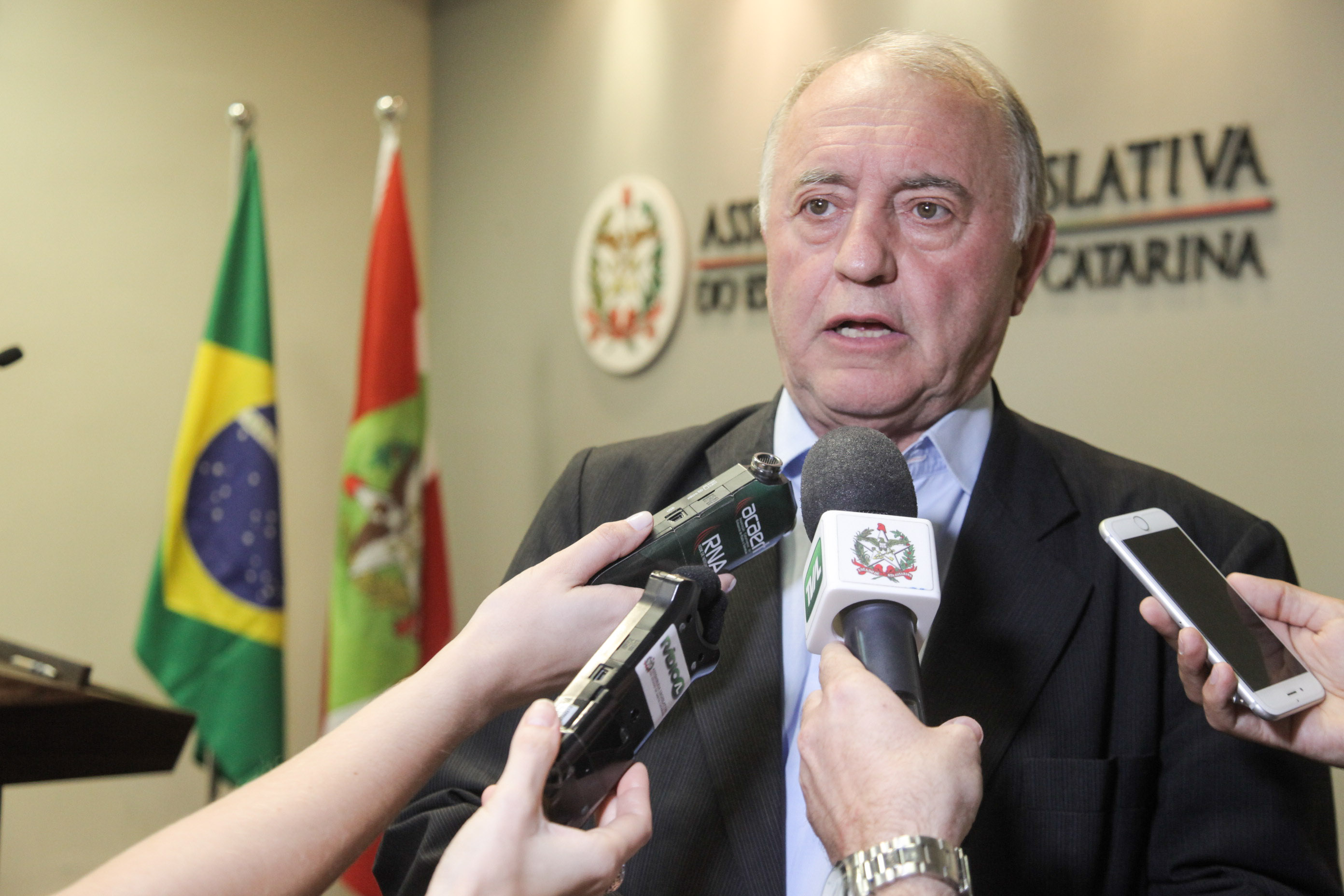 Deputado Natalino Lazare (Sem partido). Coletiva de Imprensa com o Senador Alvaro Dias.