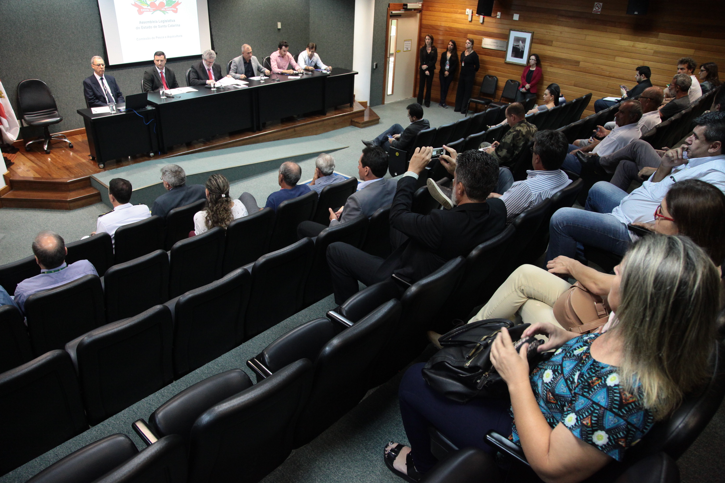 Audiência Pública  para Debater  Atividades das Embarcações Pesqueiras Artesanais na Costa de SC