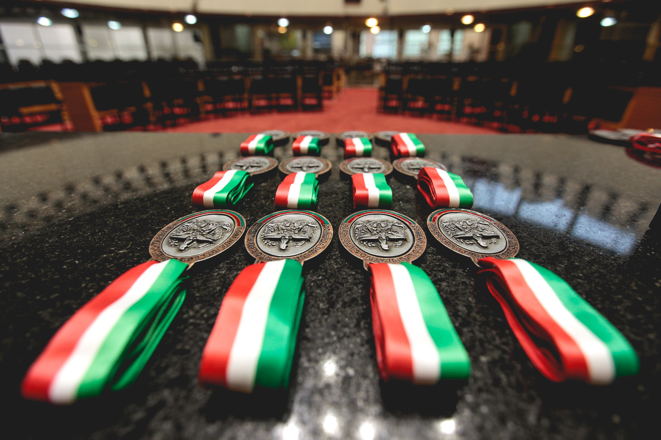 Medalhas da Comenda do Legislativo Catarinense.