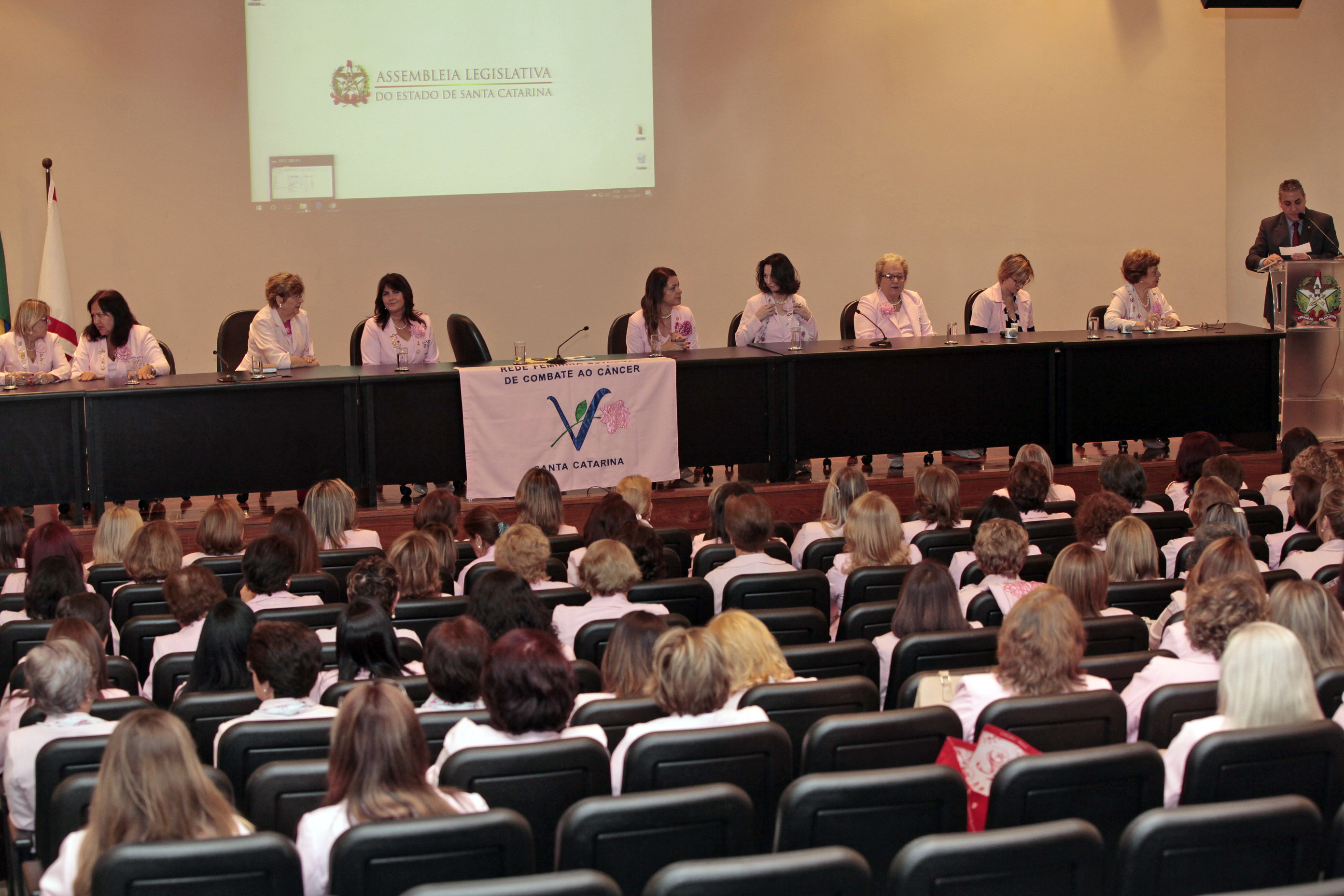 Encontro da Rede Feminina de Combate ao Câncer do Estado de Santa Catarina.