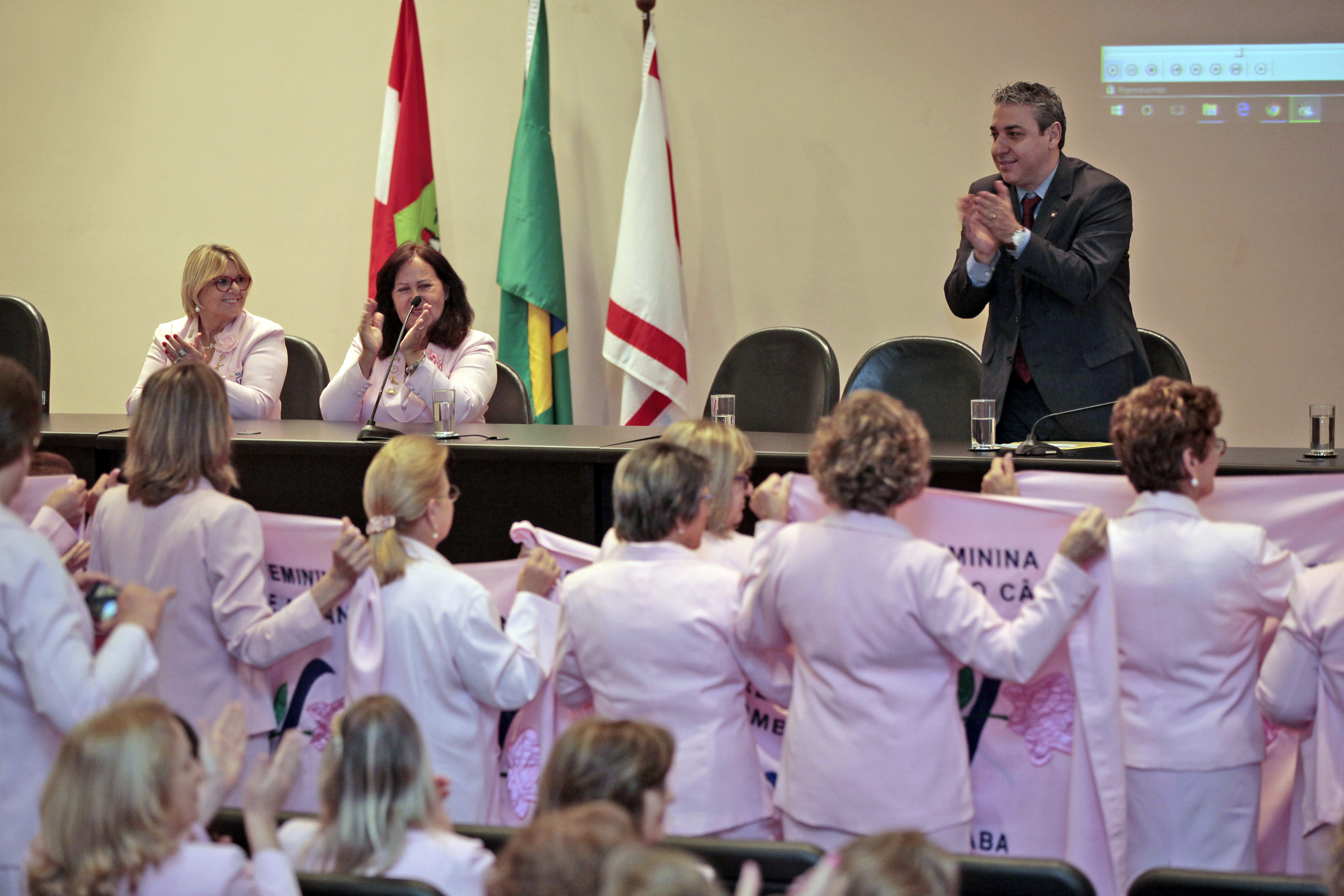 Encontro da Rede Feminina de Combate ao Câncer do Estado de Santa Catarina.