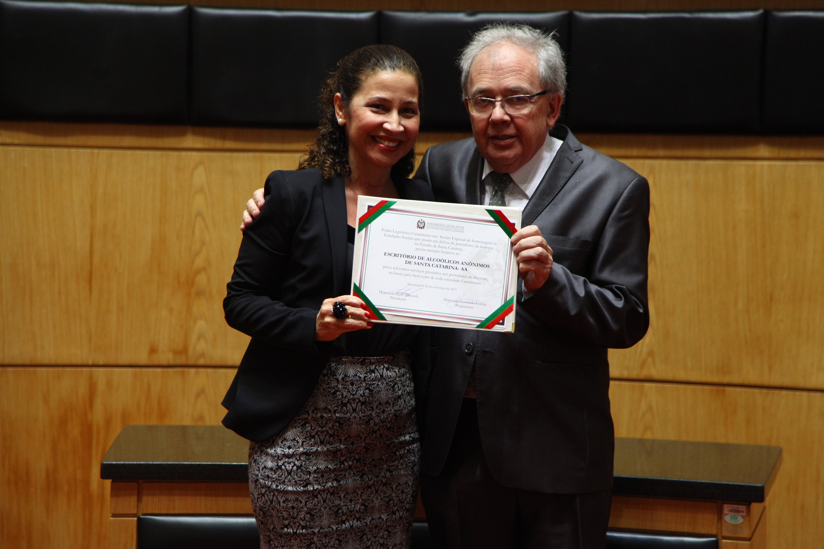 Homenagem às entidades sociais que atuam em defesa de portadores de doenças em SC