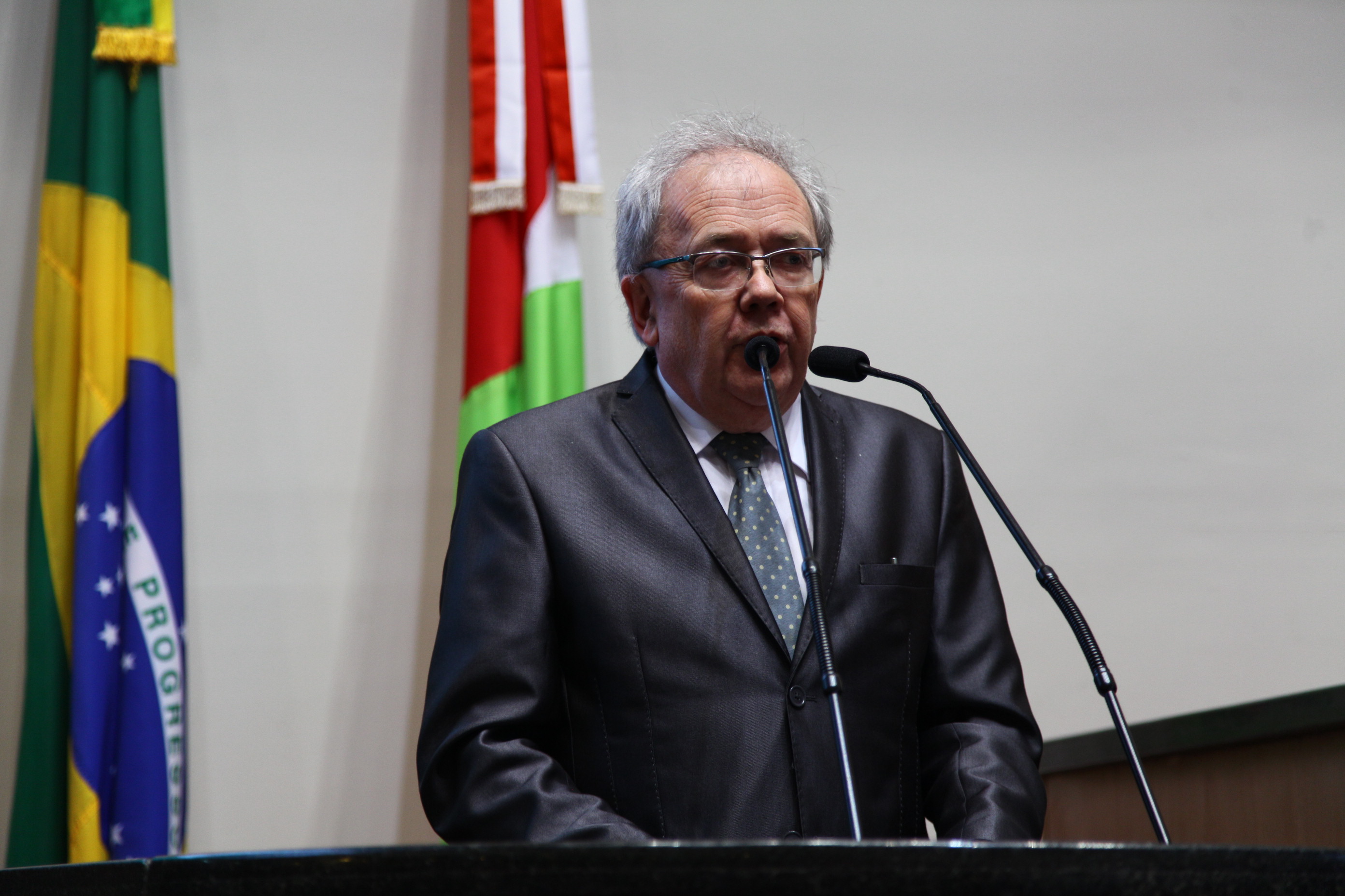 Homenagem às entidades sociais que atuam em defesa de portadores de doenças em SC