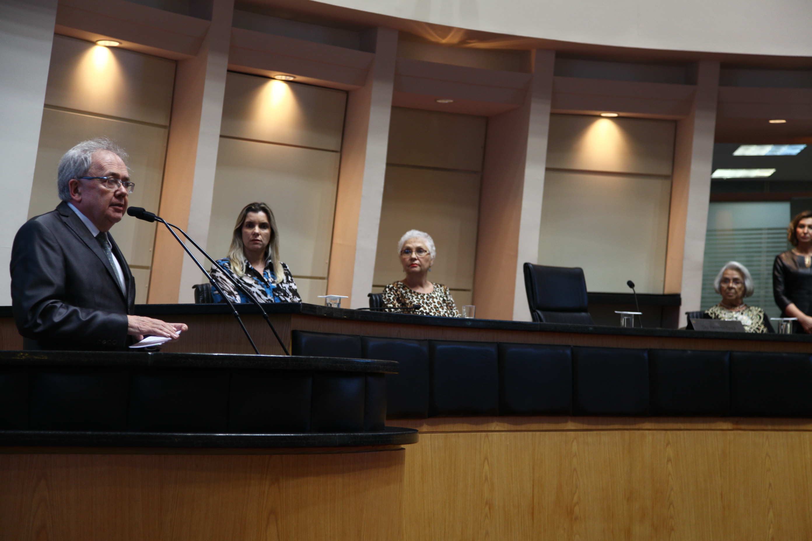 Homenagem às entidades sociais que atuam em defesa de portadores de doenças em SC