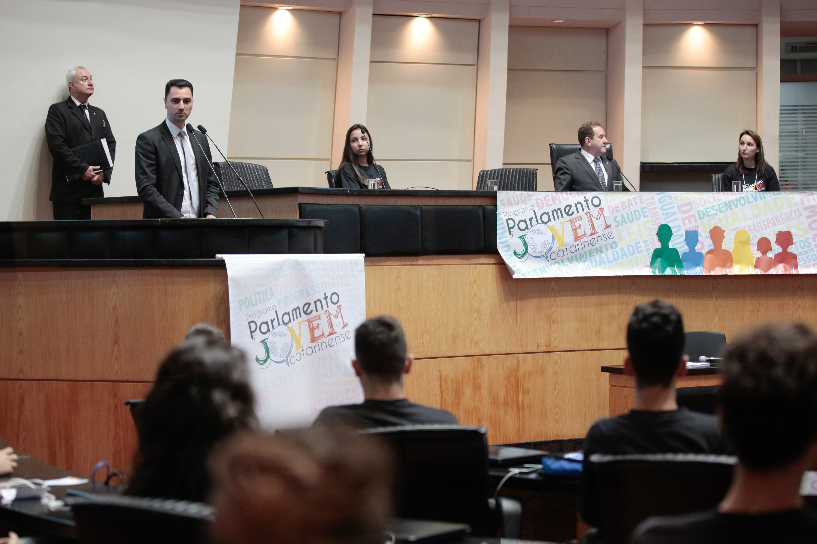 Programa Jovens Parlamentares.