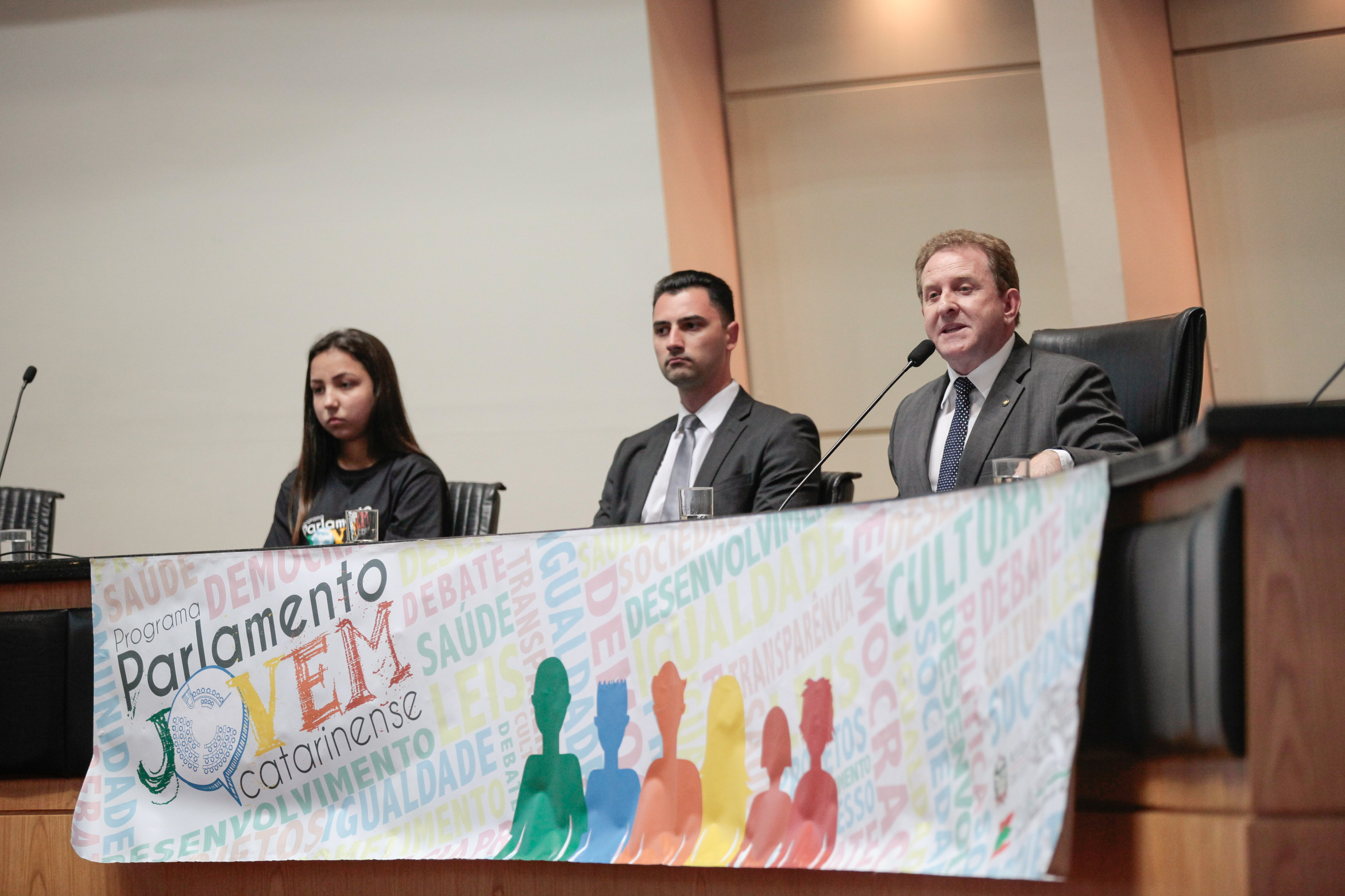Programa Jovens Parlamentares.
