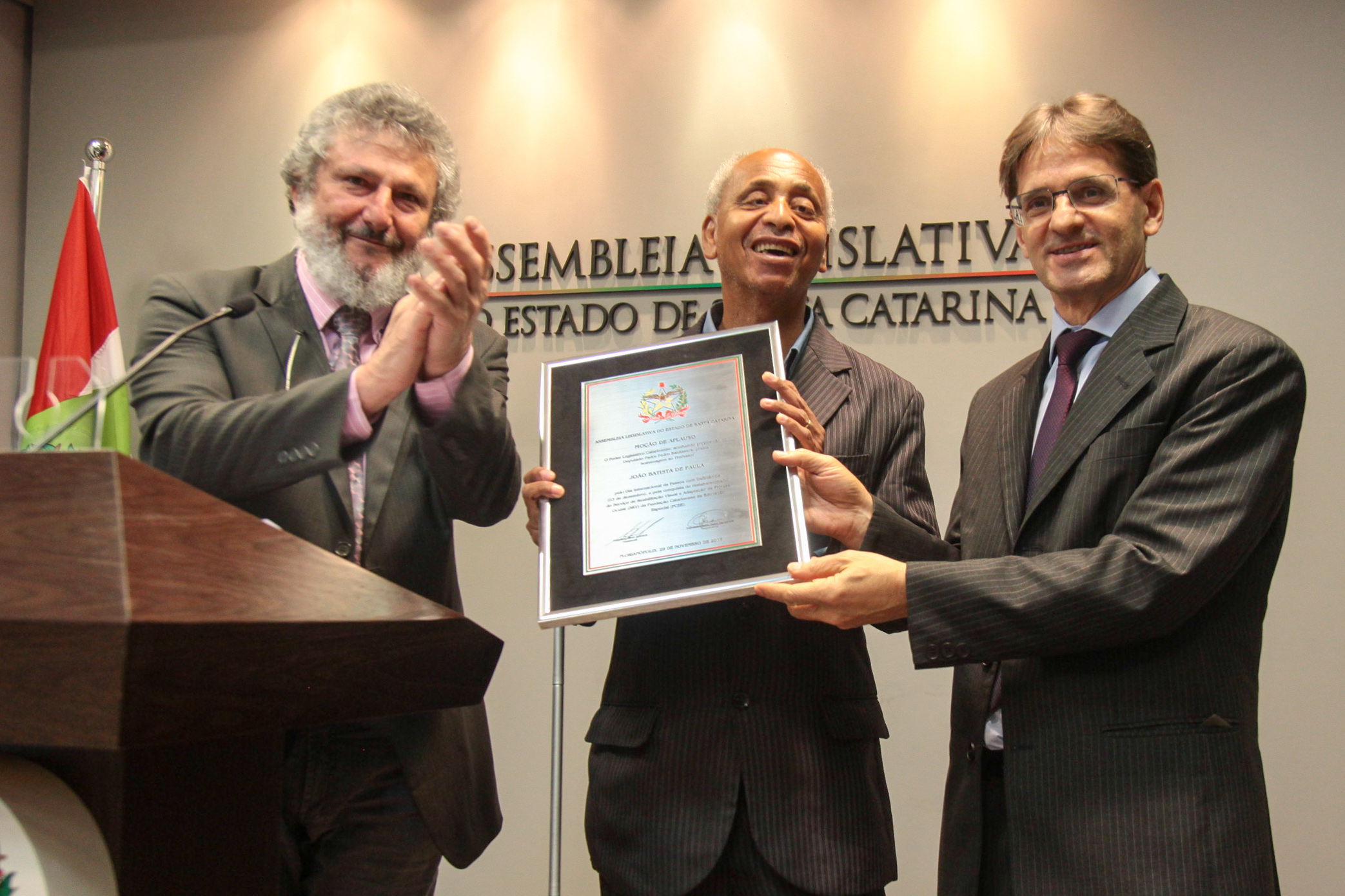 Comenda ao Profº João Batista e à ACIC.