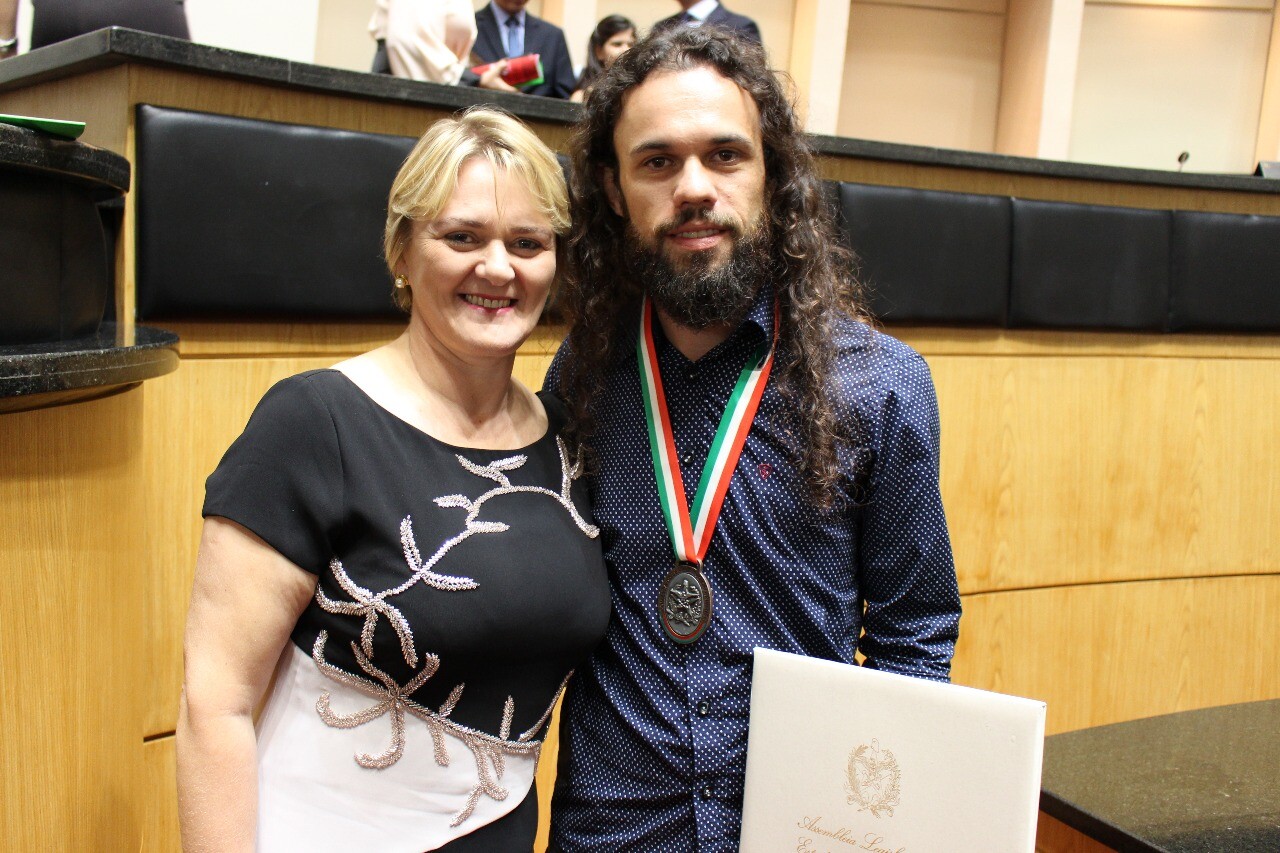 Homenagem ao turismo de Anchieta: empreendedor Anderson Cavasin recebe Comenda do Legislativo
