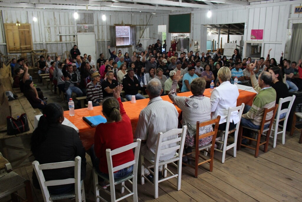 Comunidade vota pela permanência do ensino médio na escola do campo Leoniza Agostini, em Curitibanos