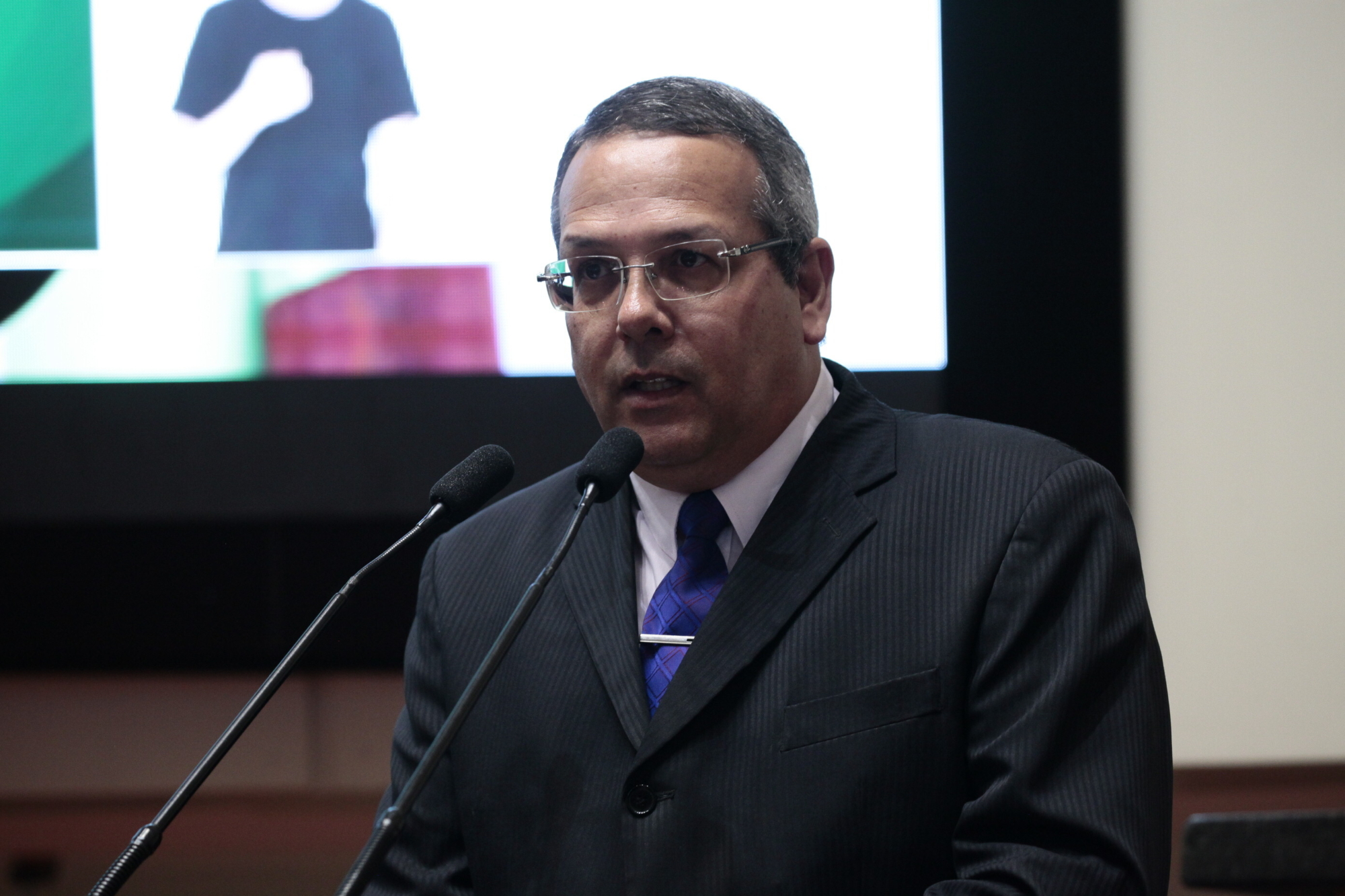 Jornalista lança biografia sobre ex-jogador do Figueirense