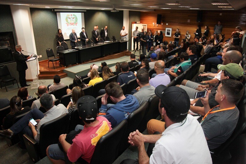 Trabalhadores da JBS querem audiência com PGR para garantir empregos