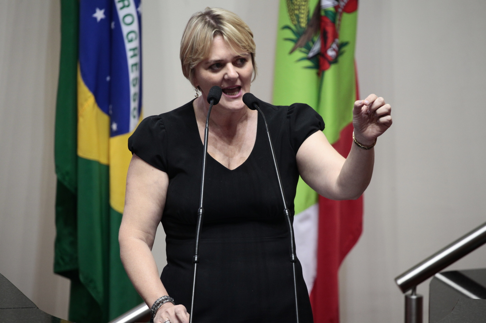 Luciane repudia despejo de trabalhadores rurais de acampamento