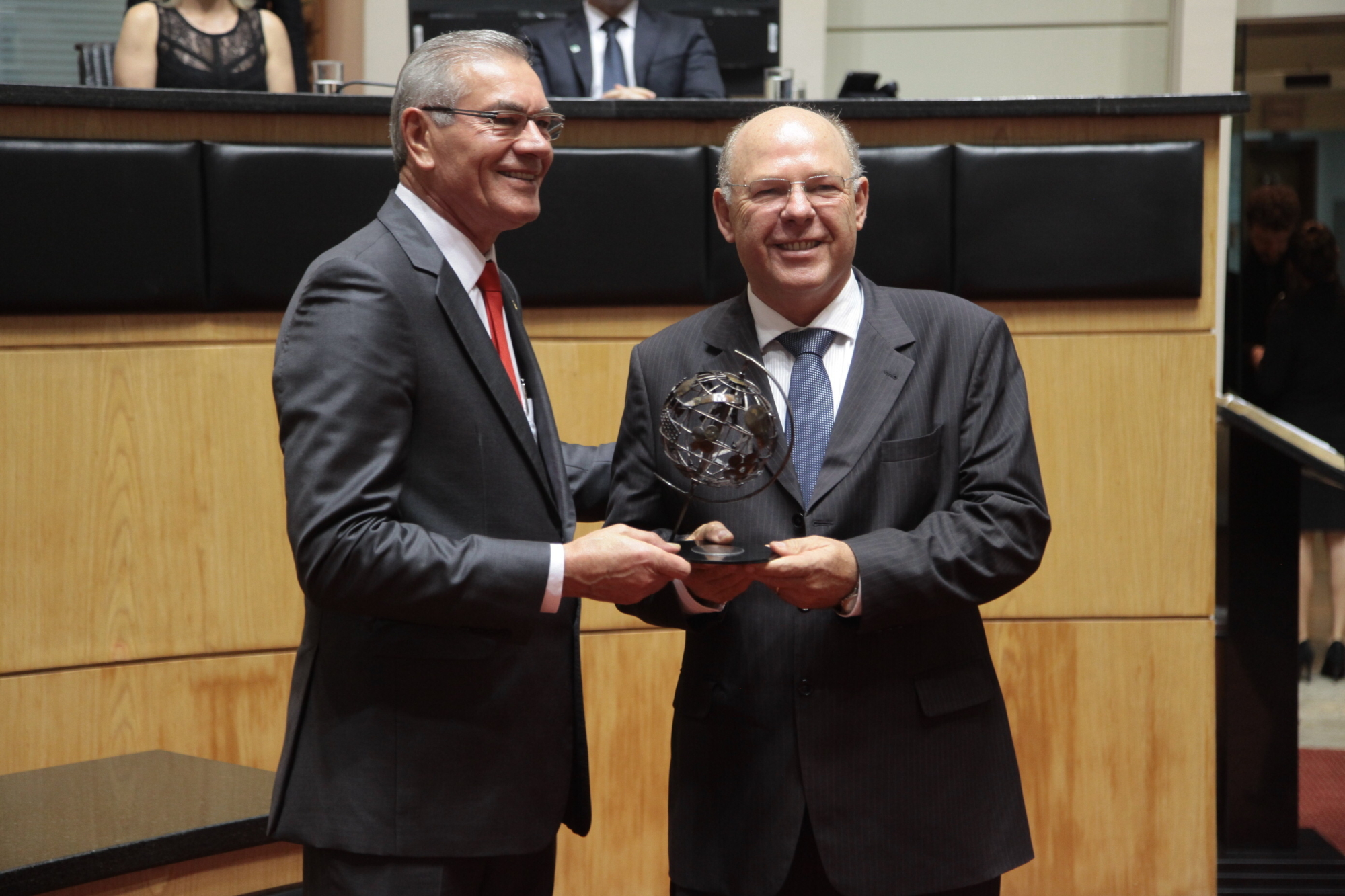Troféus e certificados de Responsabilidade Social foram entregues em sessão especial na noite de segunda-feira, 4